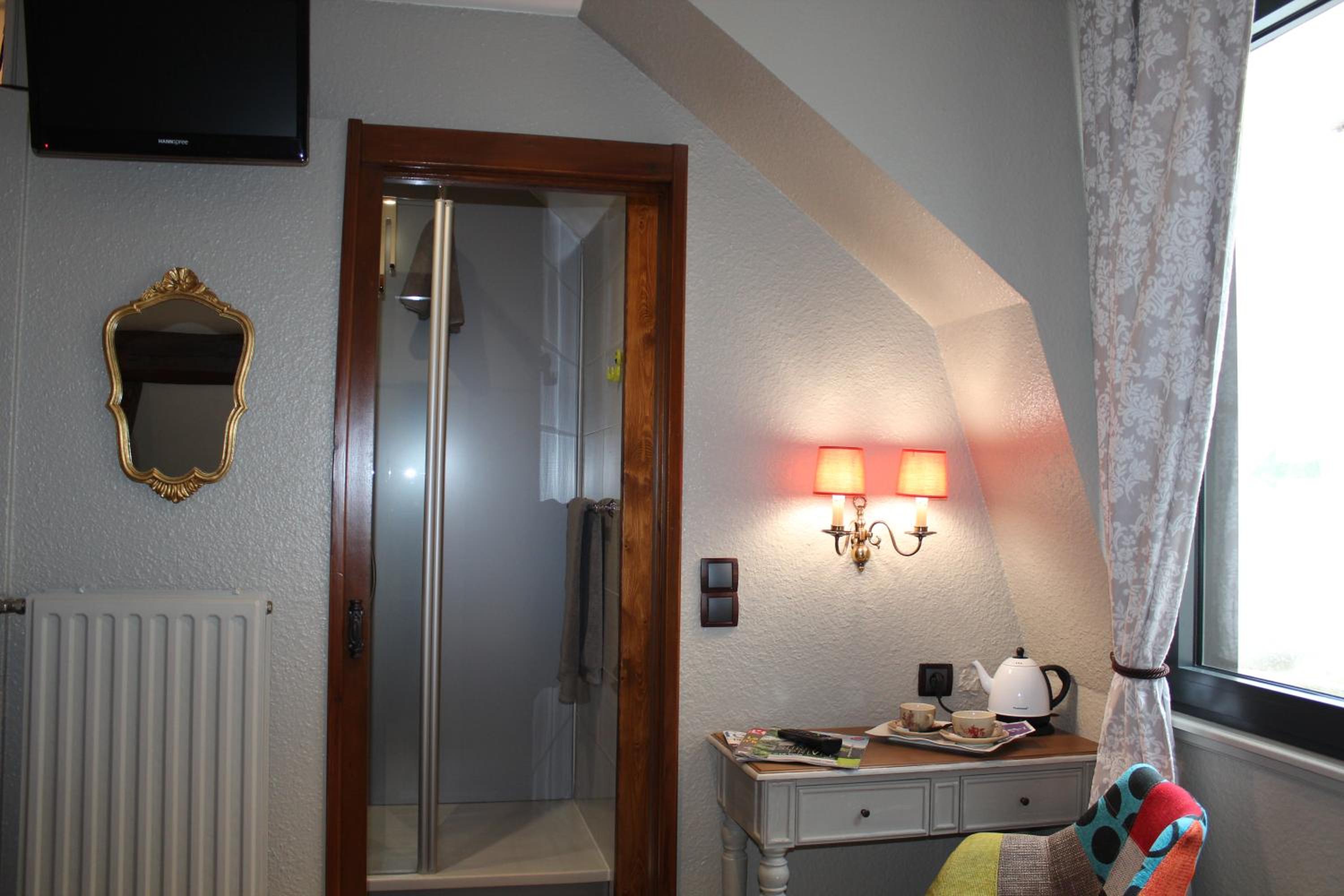 Twin Room - Photo 2