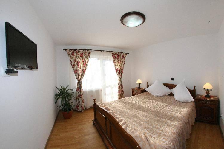 Double Room with Balcony - Photo 23