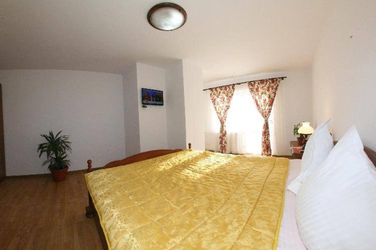 Double Room with Balcony - Photo 22