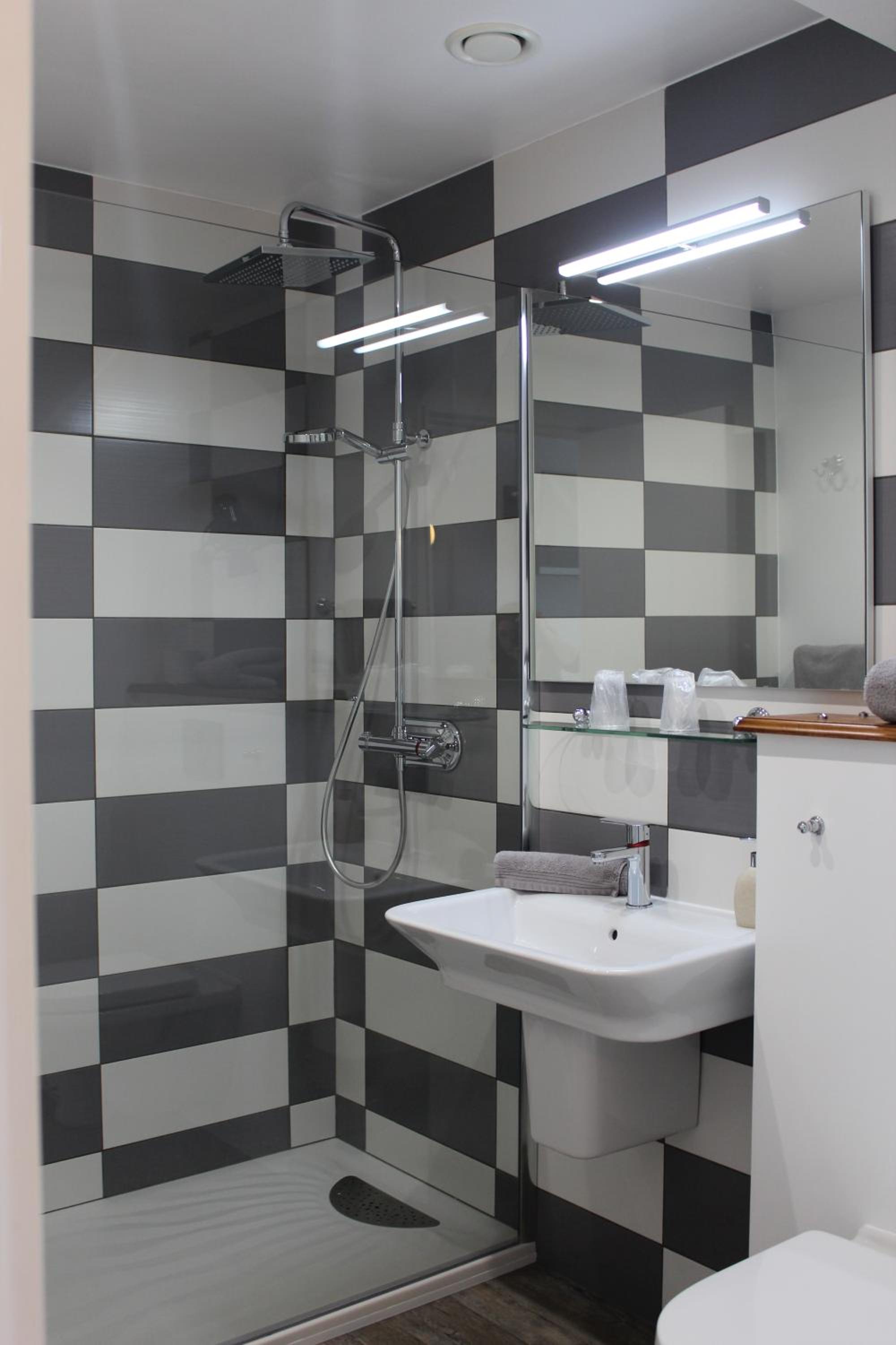 Double Room - Photo 20