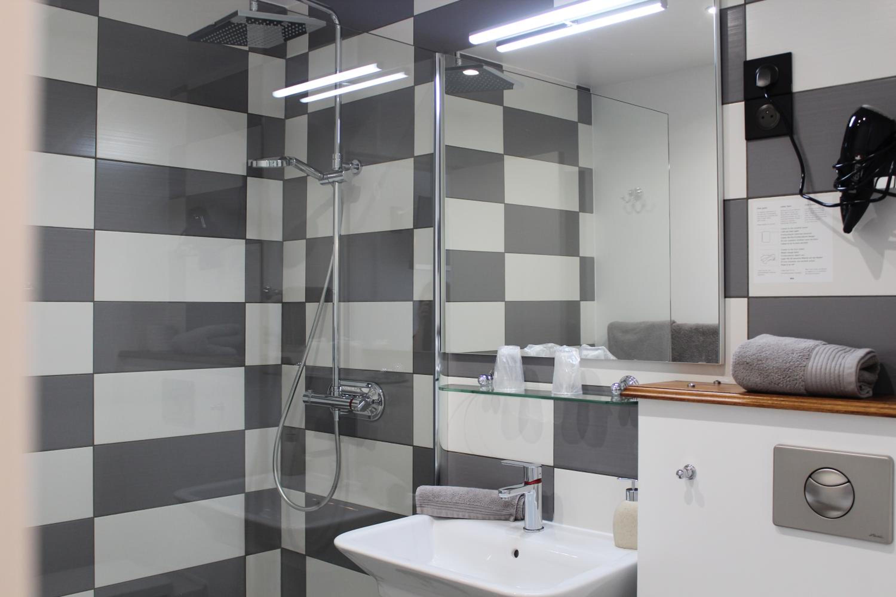 Double Room - Photo 18