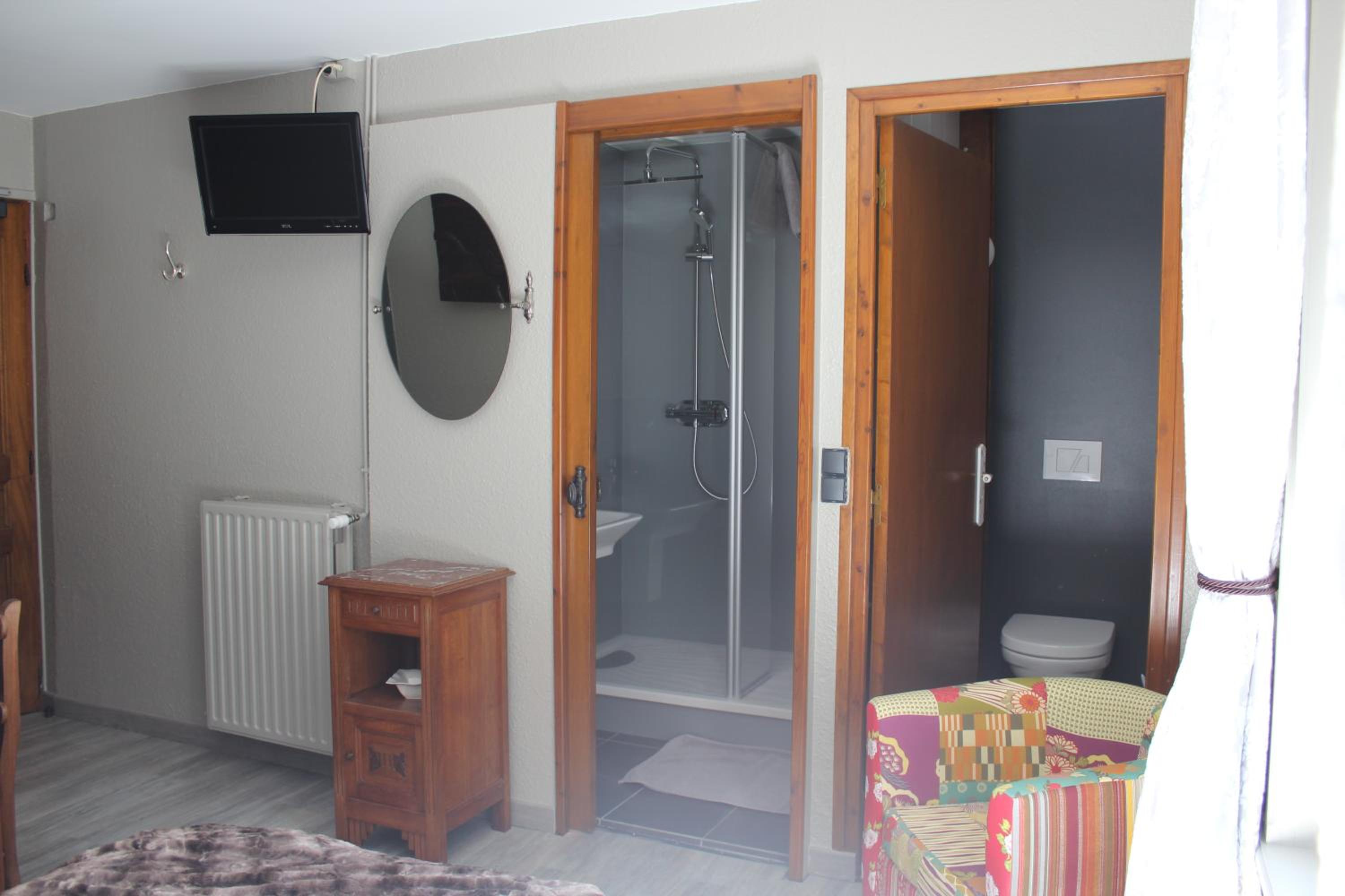Double Room - Photo 15