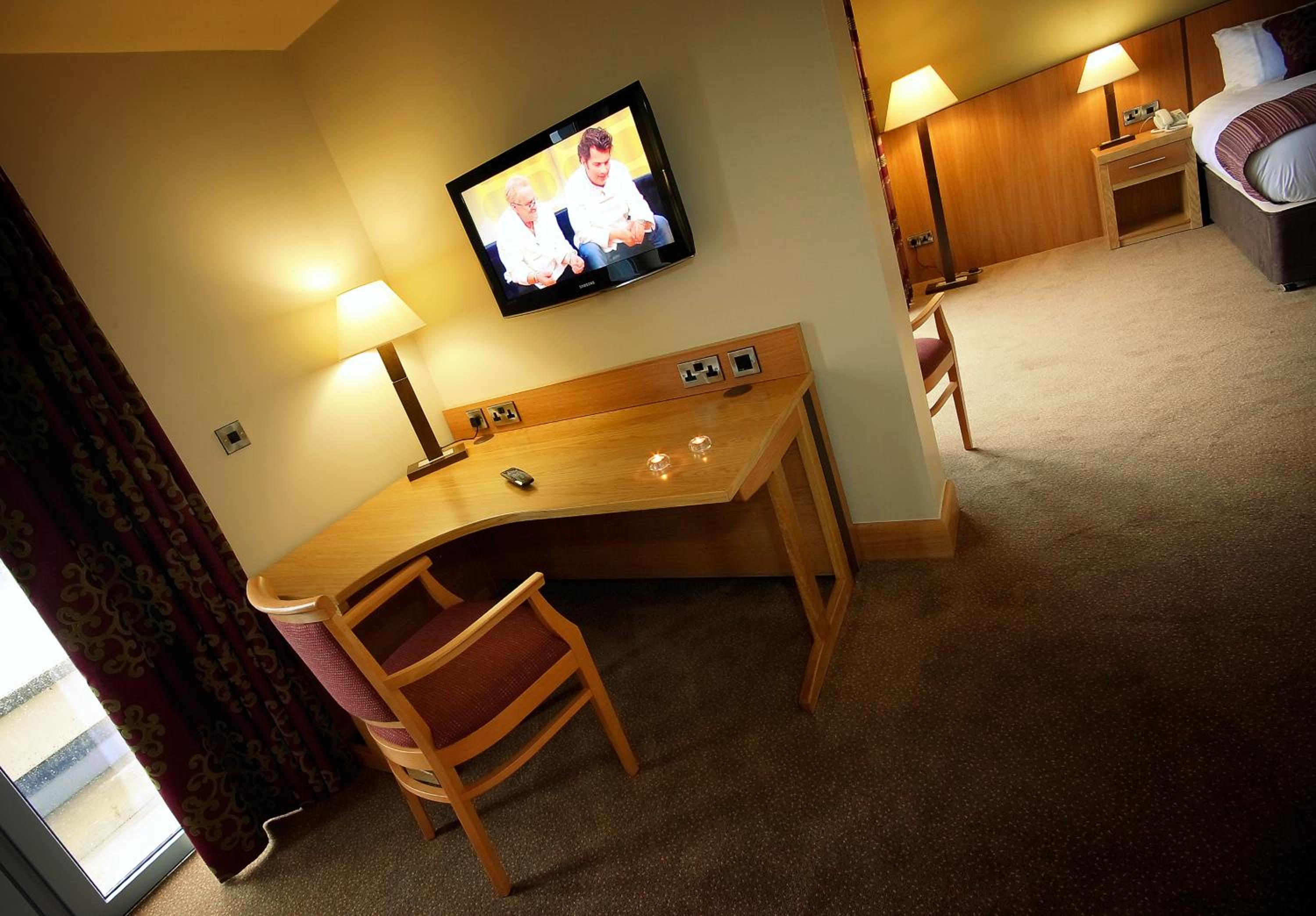 Executive Suite - Photo 12