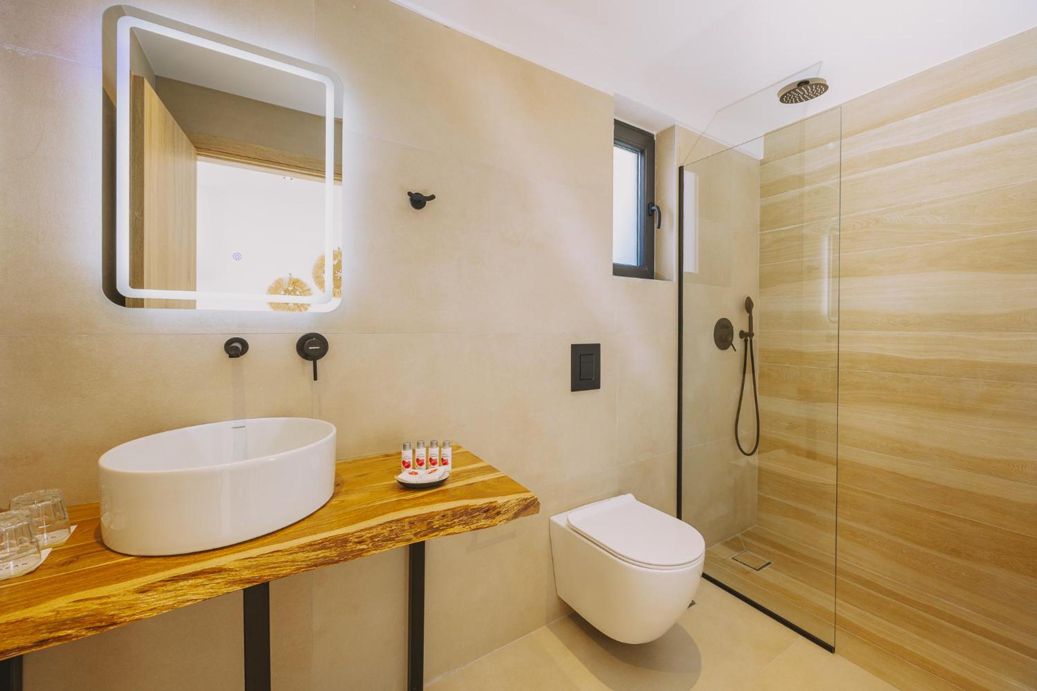 Junior Suite with Outdoor Jetted Tub & Sea View  photo 2