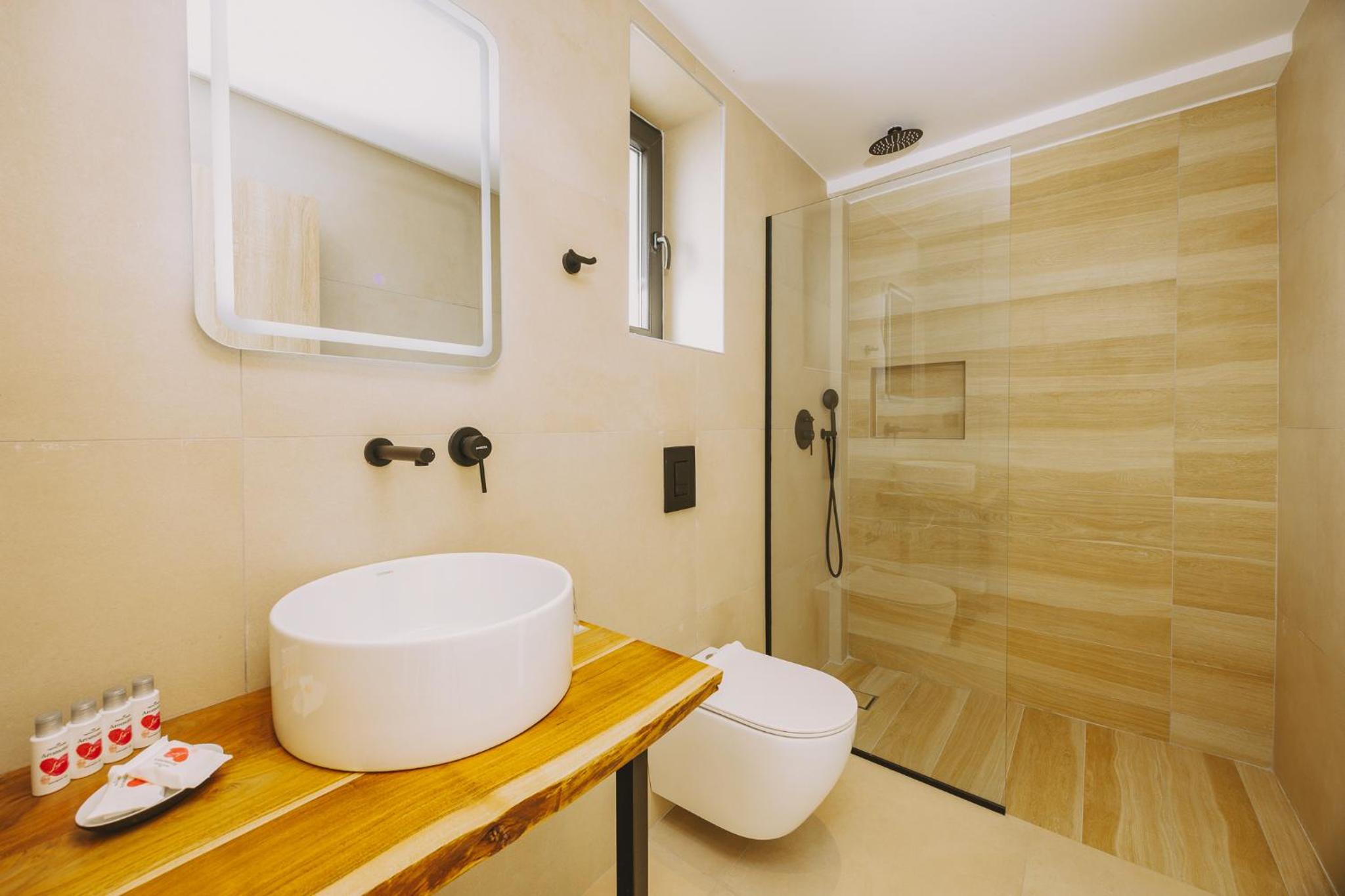Junior Suite with Outdoor Jetted Tub & Sea View  photo 1