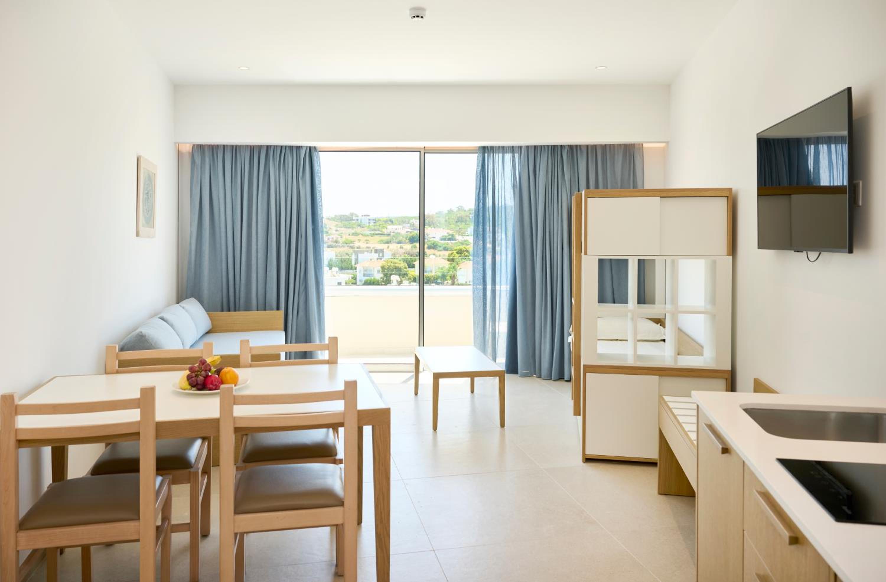 Superior One-Bedroom Suite with Side Sea View photo 2