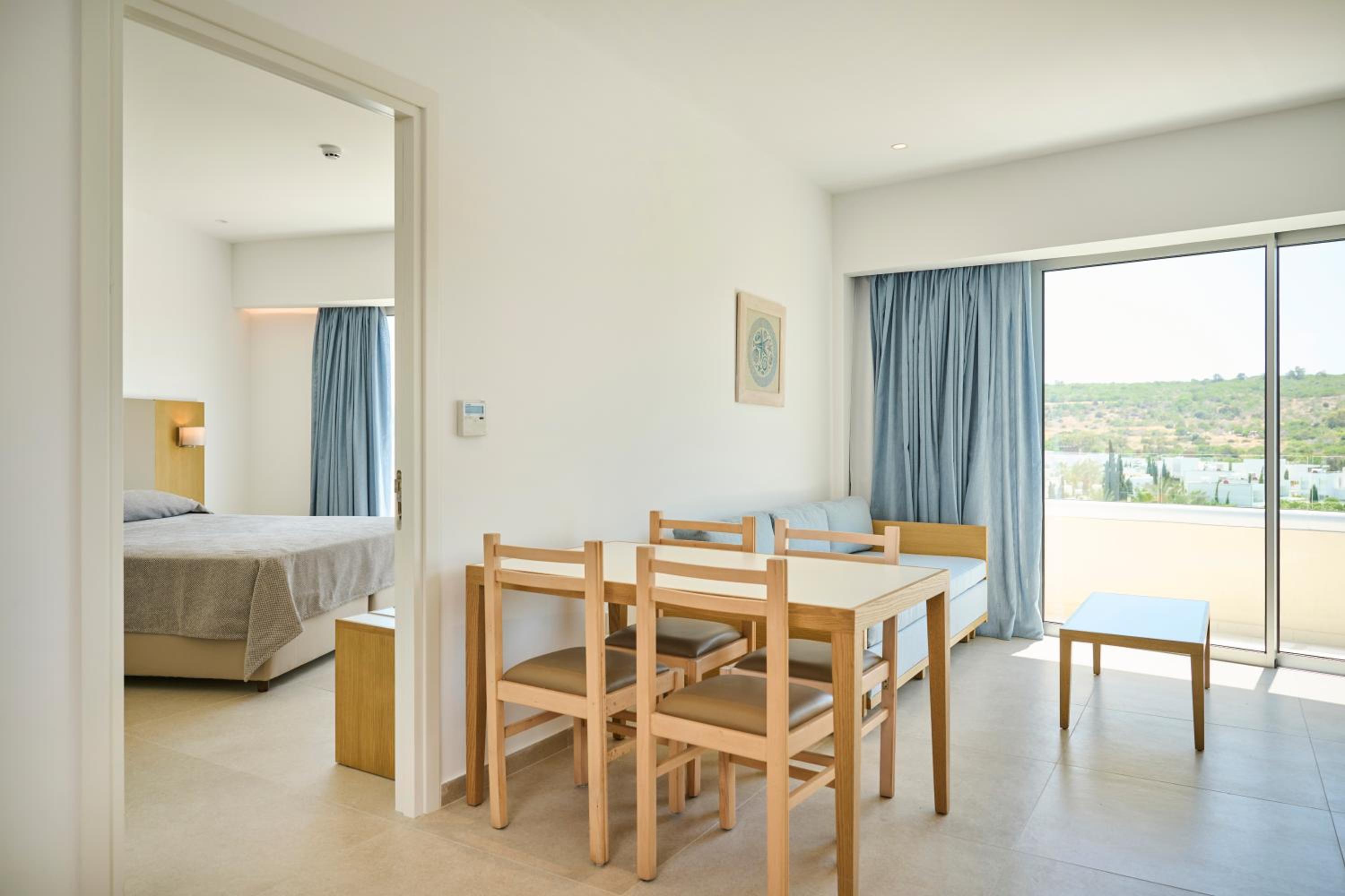 Superior One-Bedroom Suite with Inland View photo 2