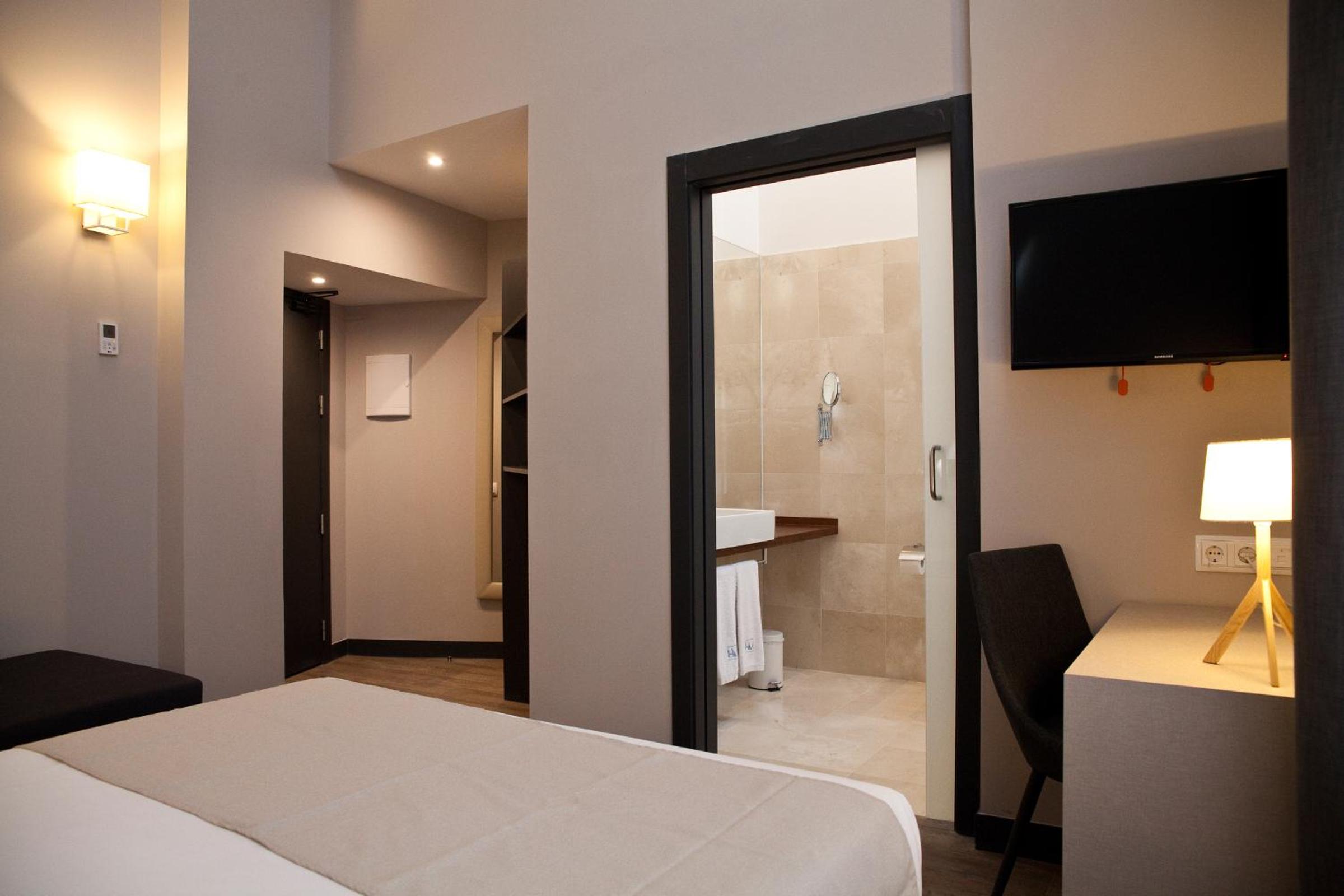 Superior Double or Twin Room with Sofa photo 1