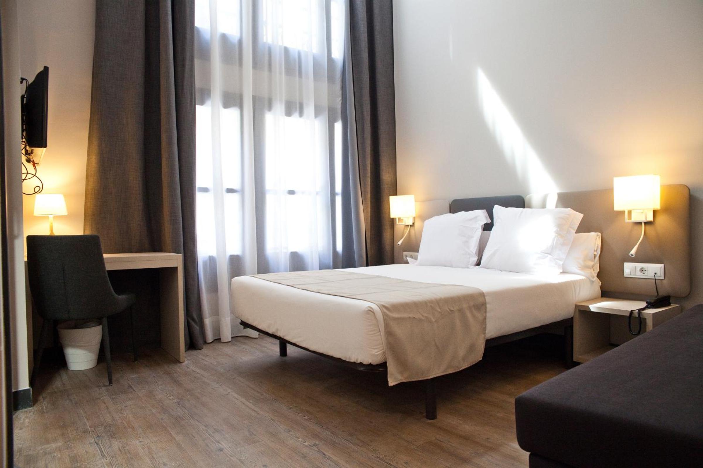 Superior Double or Twin Room with Sofa photo 2