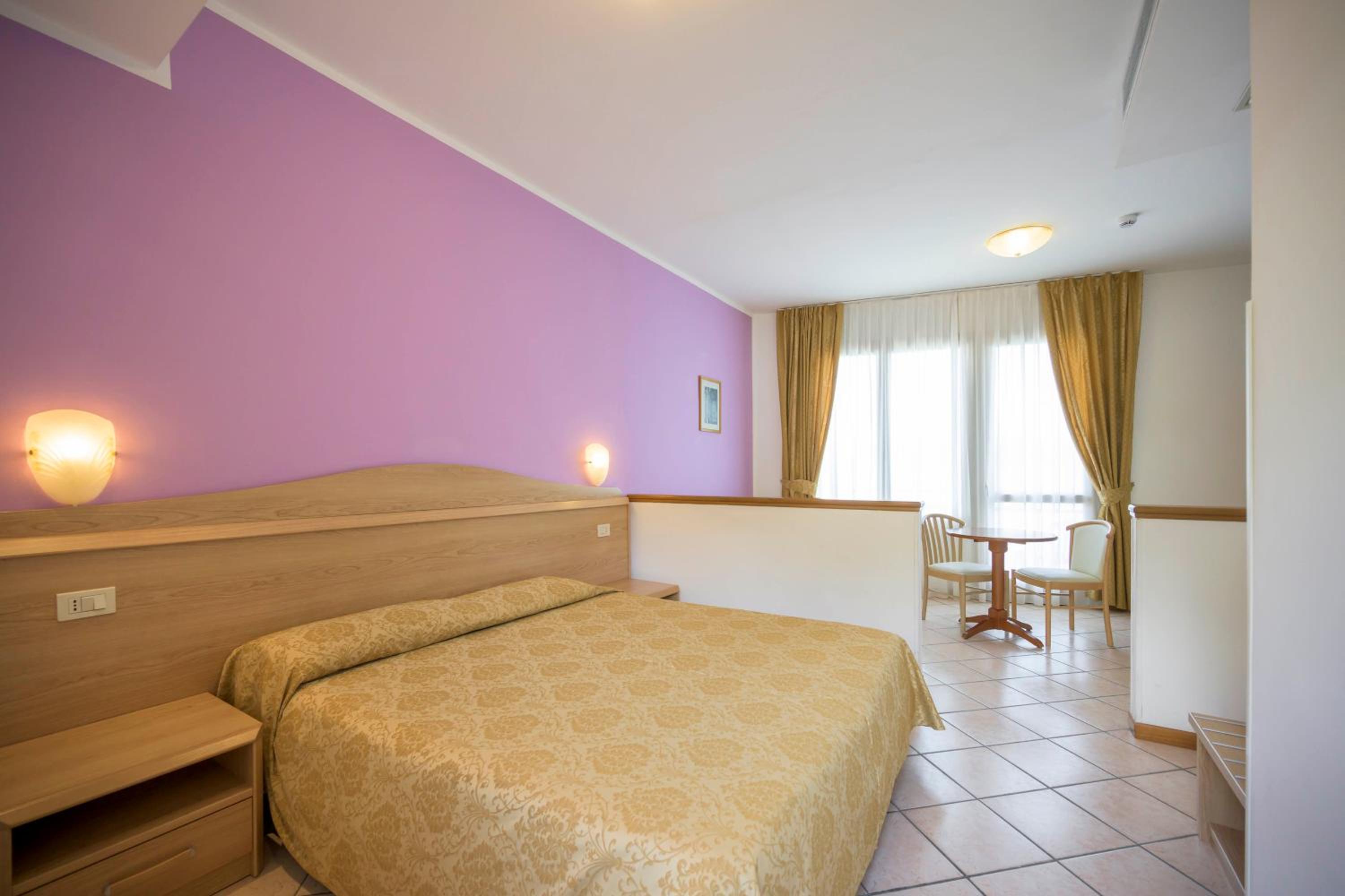 Twin Room with Balcony or Terrace and Mountain View