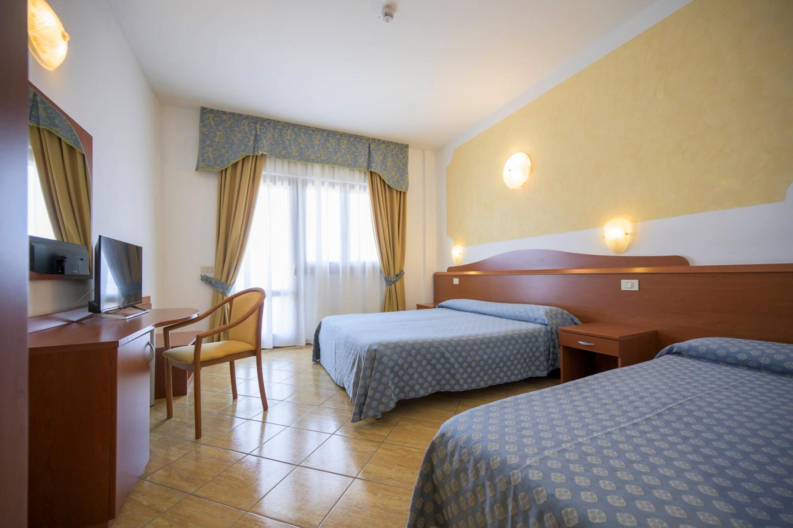 Triple Room with Balcony or Terrace and Mountain View photo 3