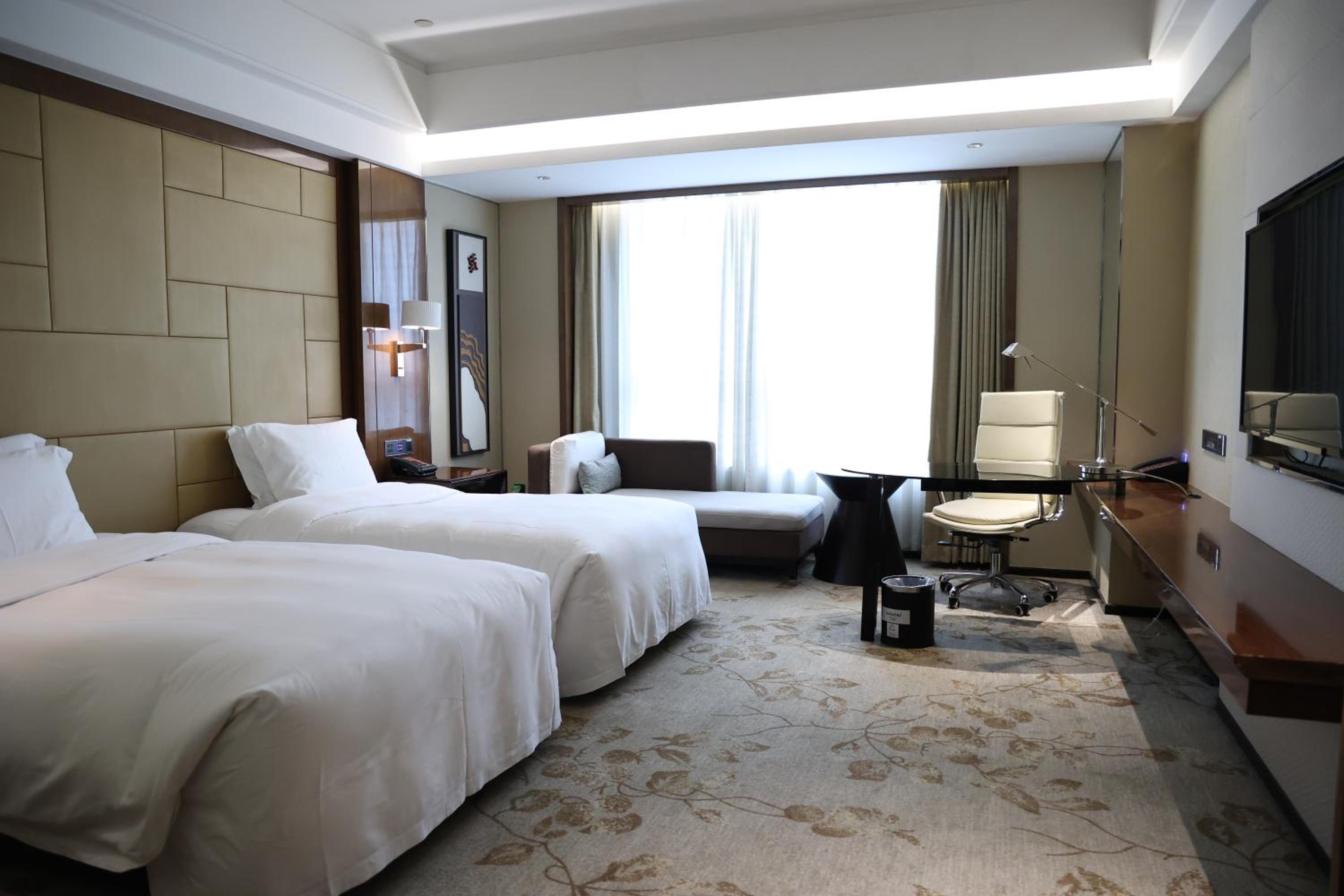 Swiss Executive Twin Room - High Floor