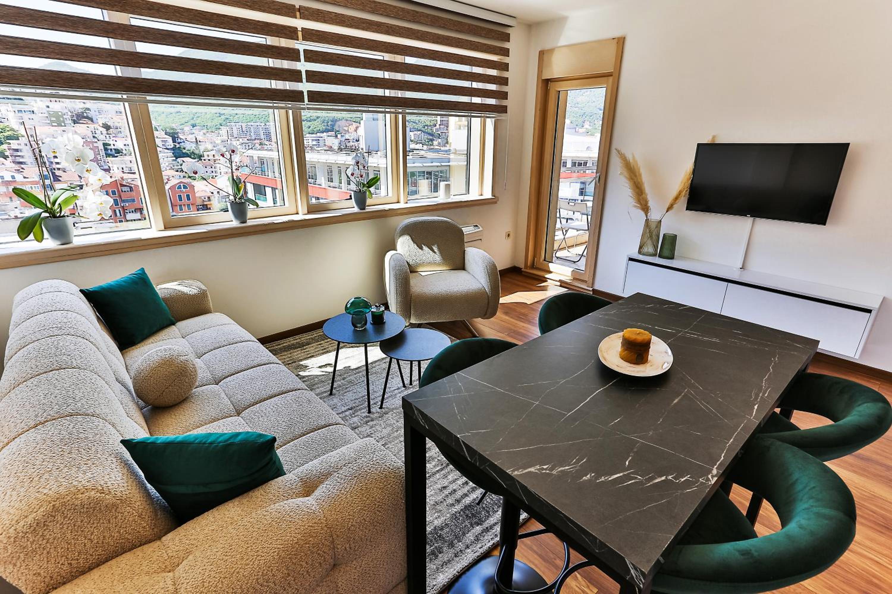 One-Bedroom Apartment with Balcony photo 1
