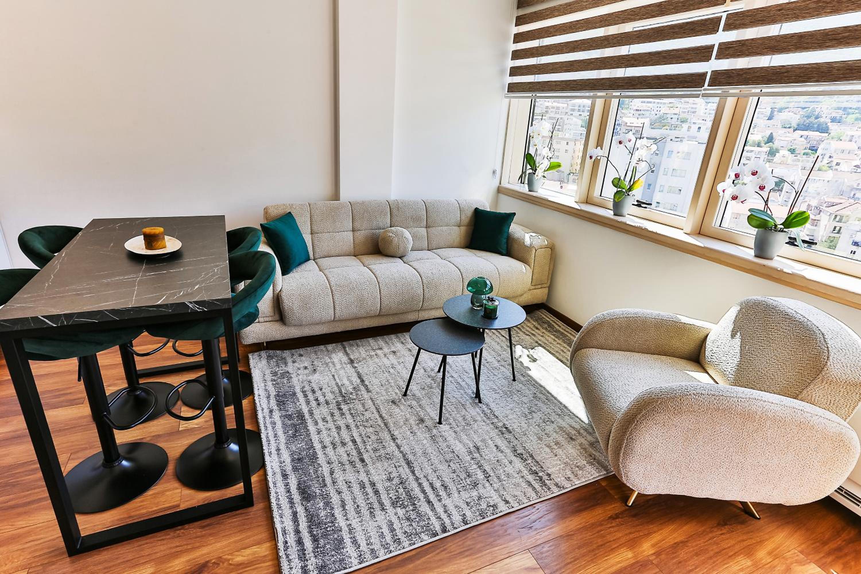 One-Bedroom Apartment with Balcony photo 2