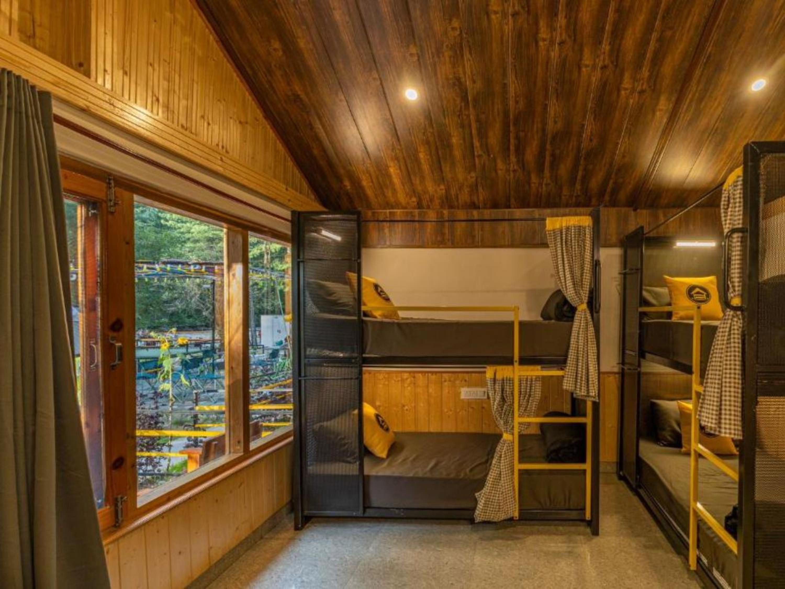 Bed in 4-Bed Mixed Dormitory Room photo 3