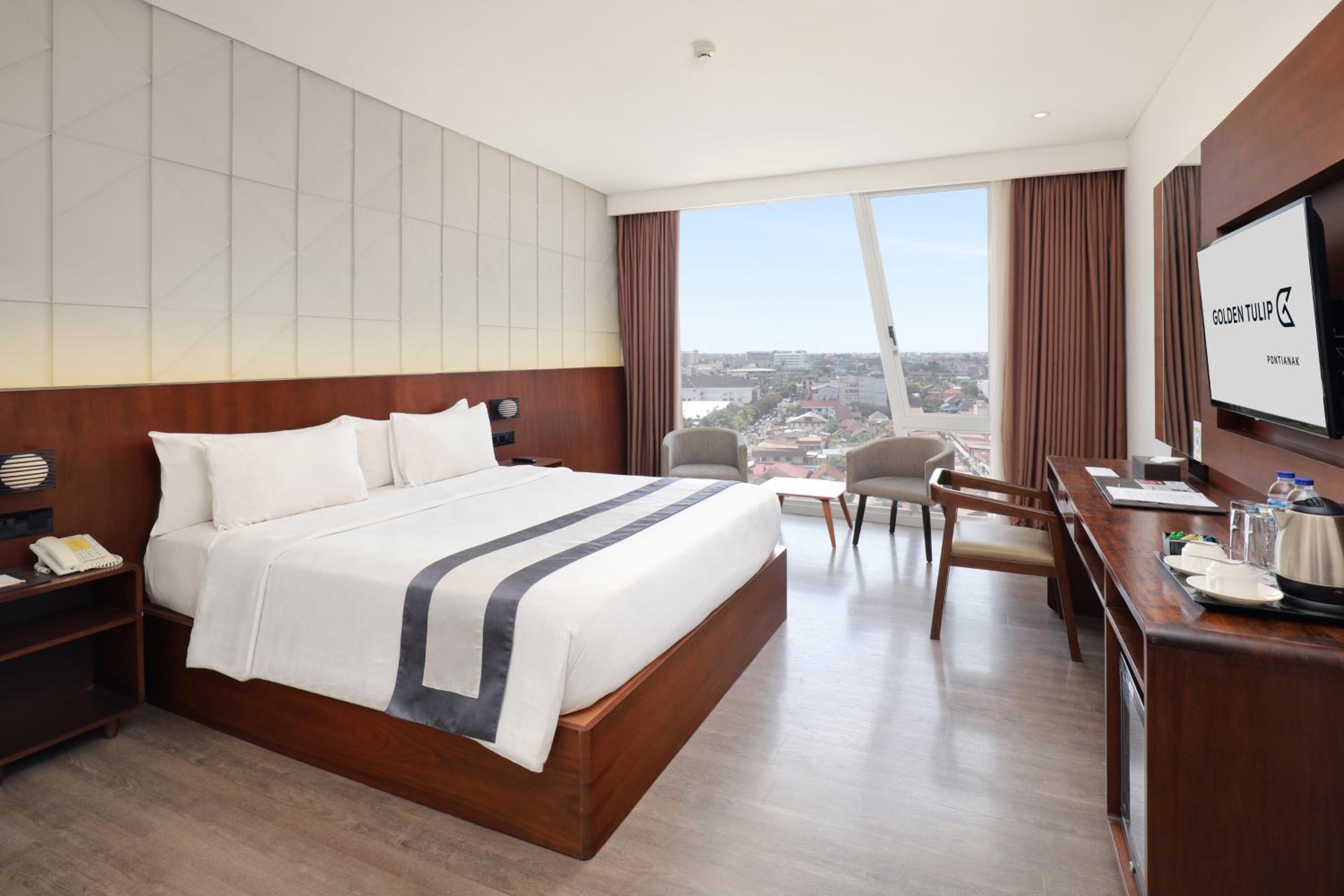 Executive Room - 1 Queen Bed