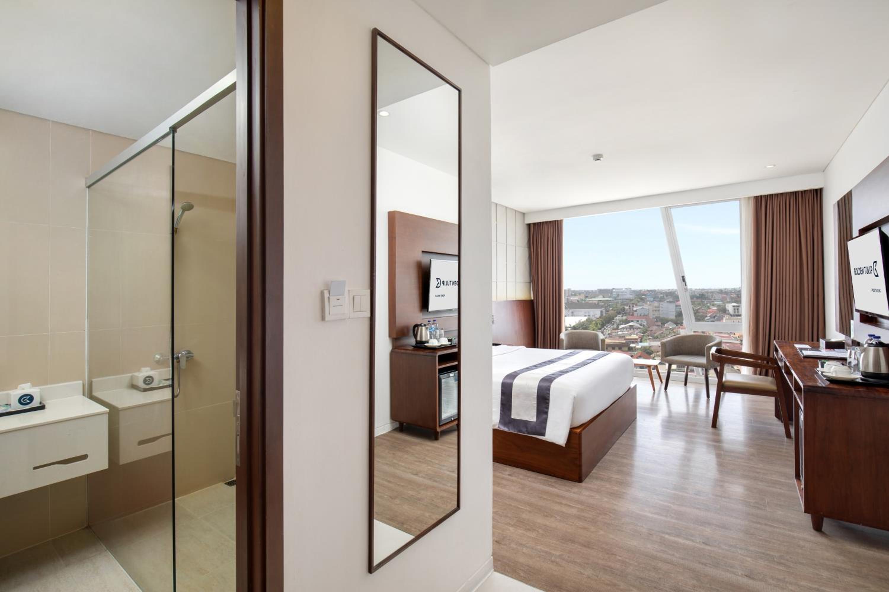 Executive Room - 1 Queen Bed photo 2