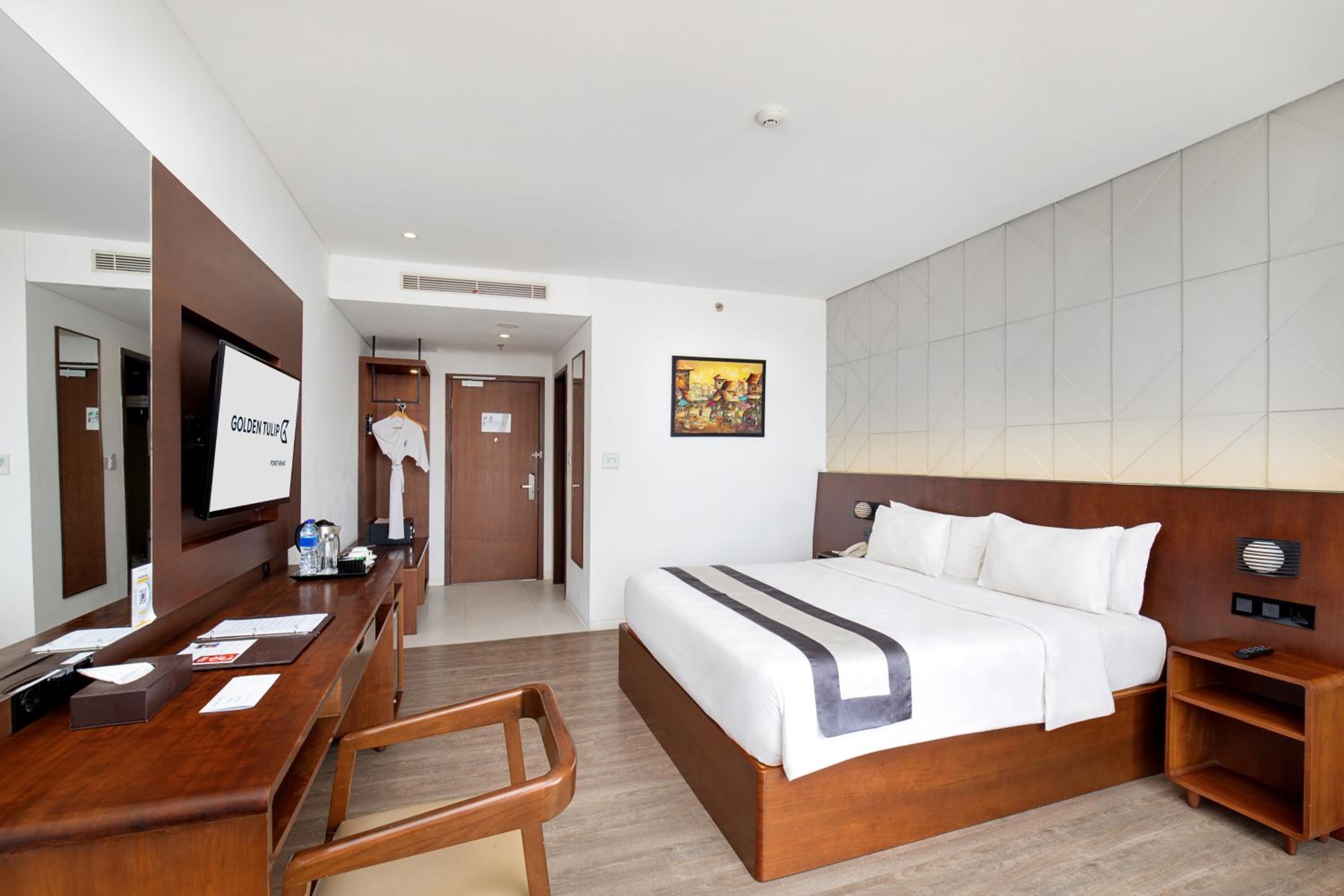 Executive Room - 1 Queen Bed photo 3