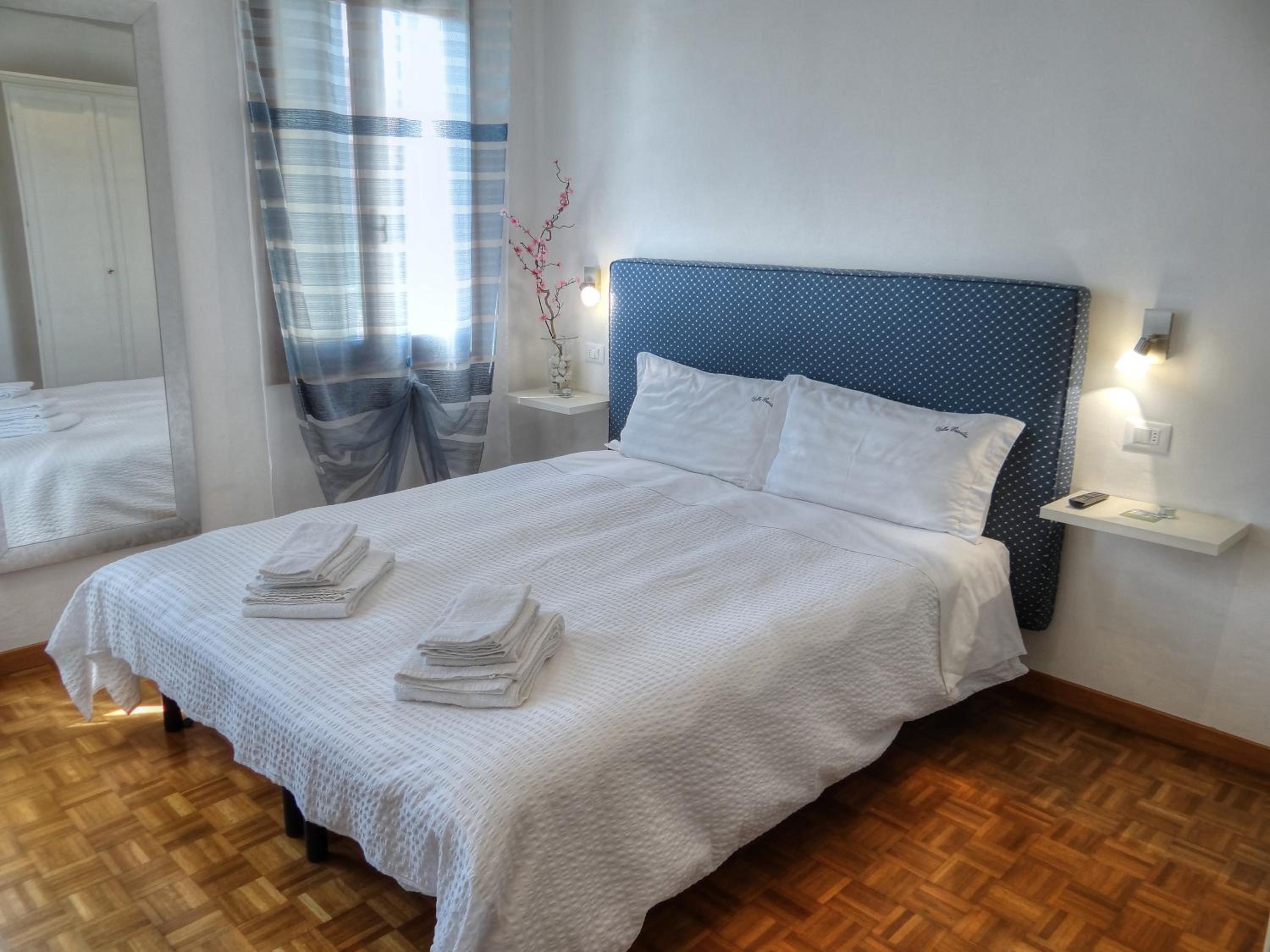Deluxe Double Room with Shower photo 3