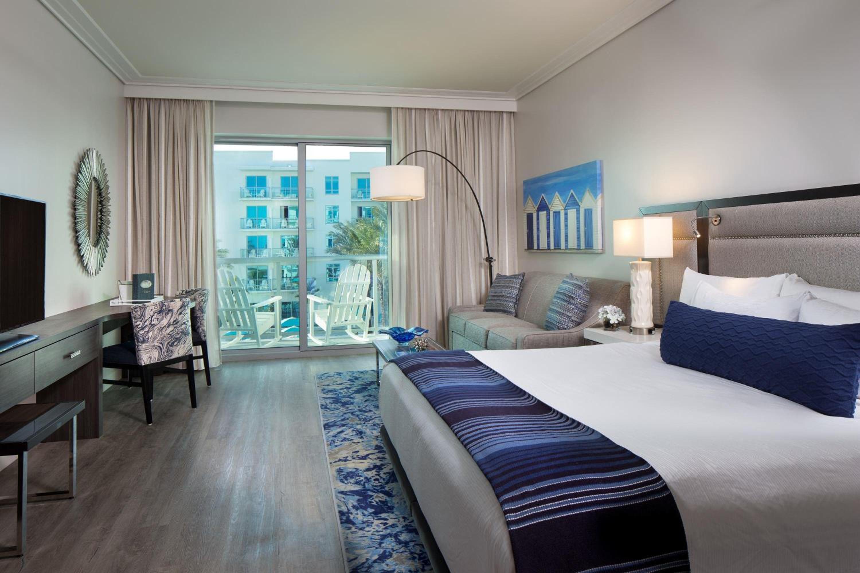 Junior Suite with One King Bed (Non Smoking) photo 3