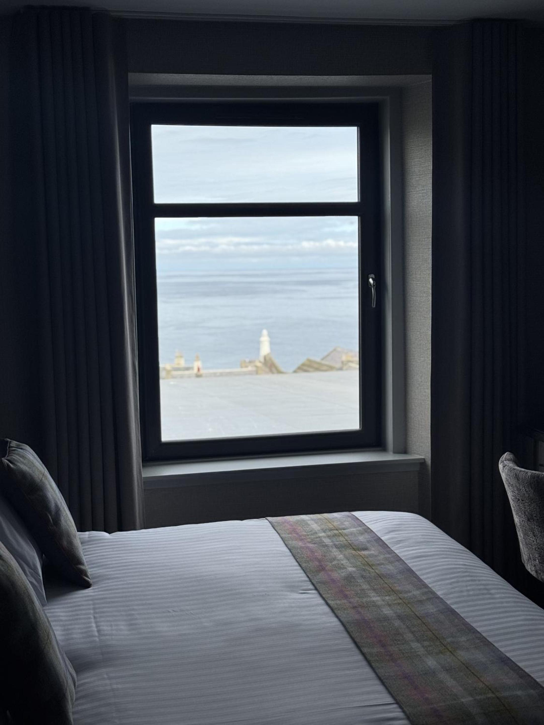 Deluxe King Room with Sea View - Photo 1