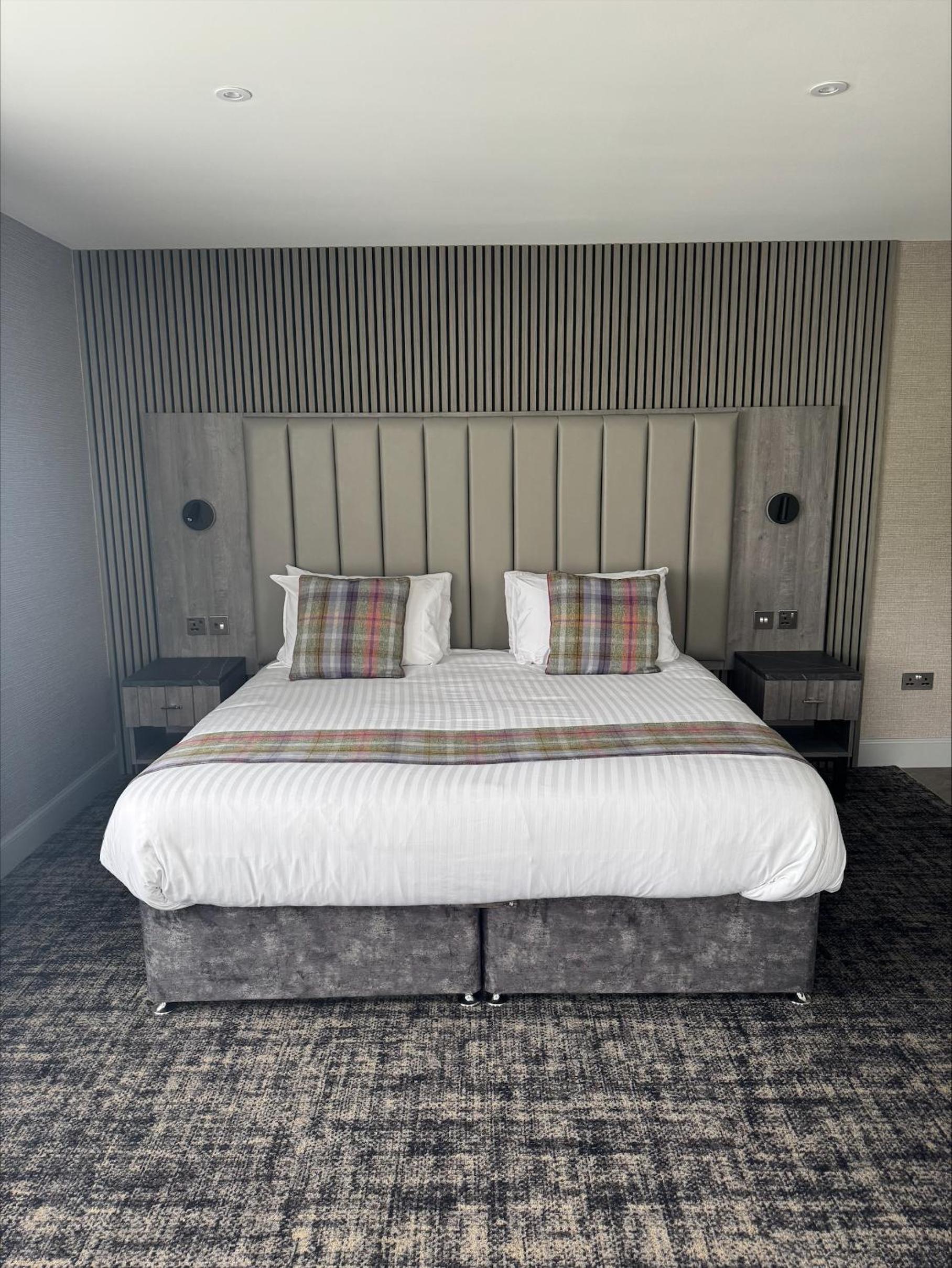 Deluxe King Room with Sea View - Photo 2