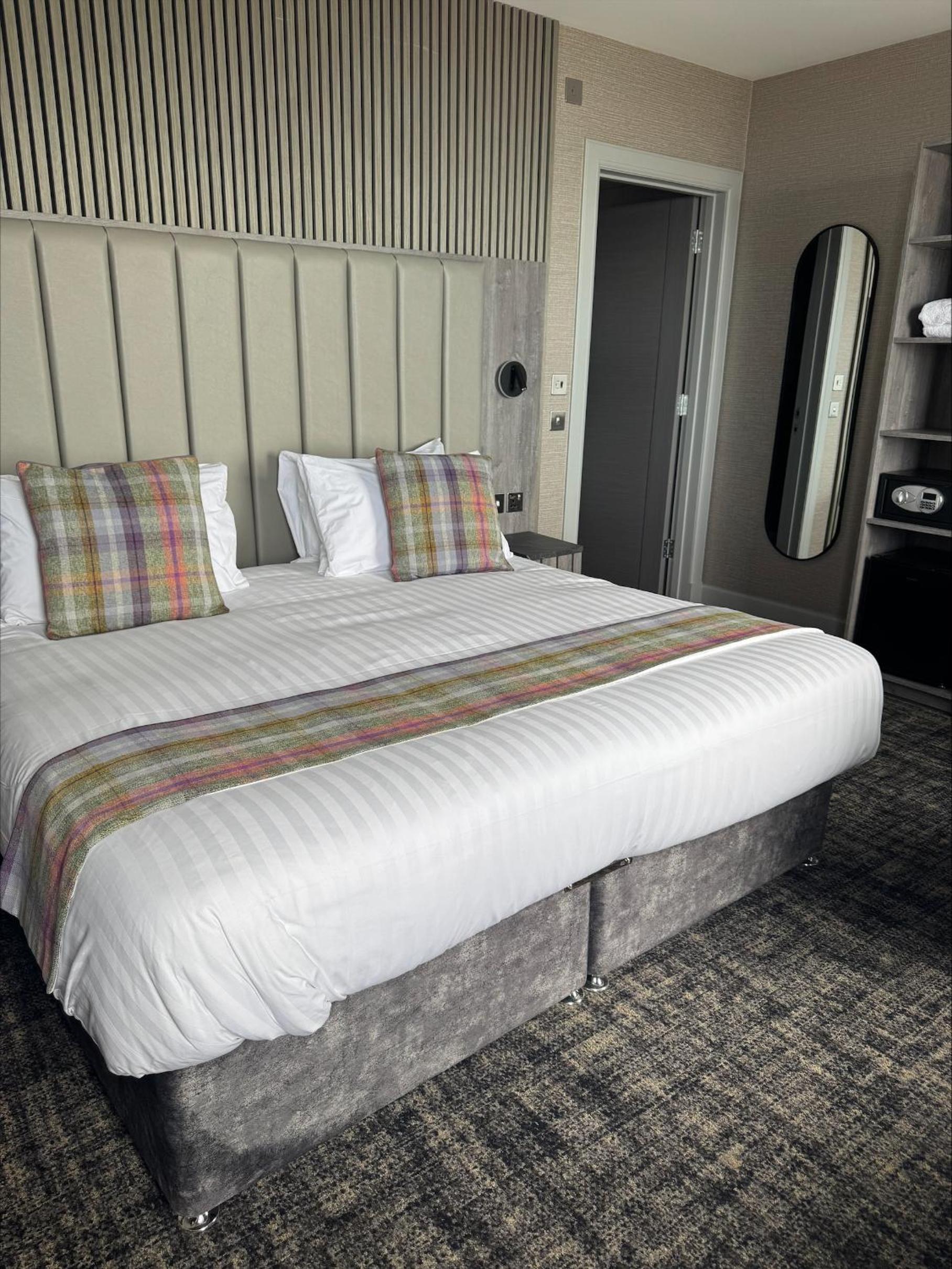Deluxe King Room with Sea View - Photo 5