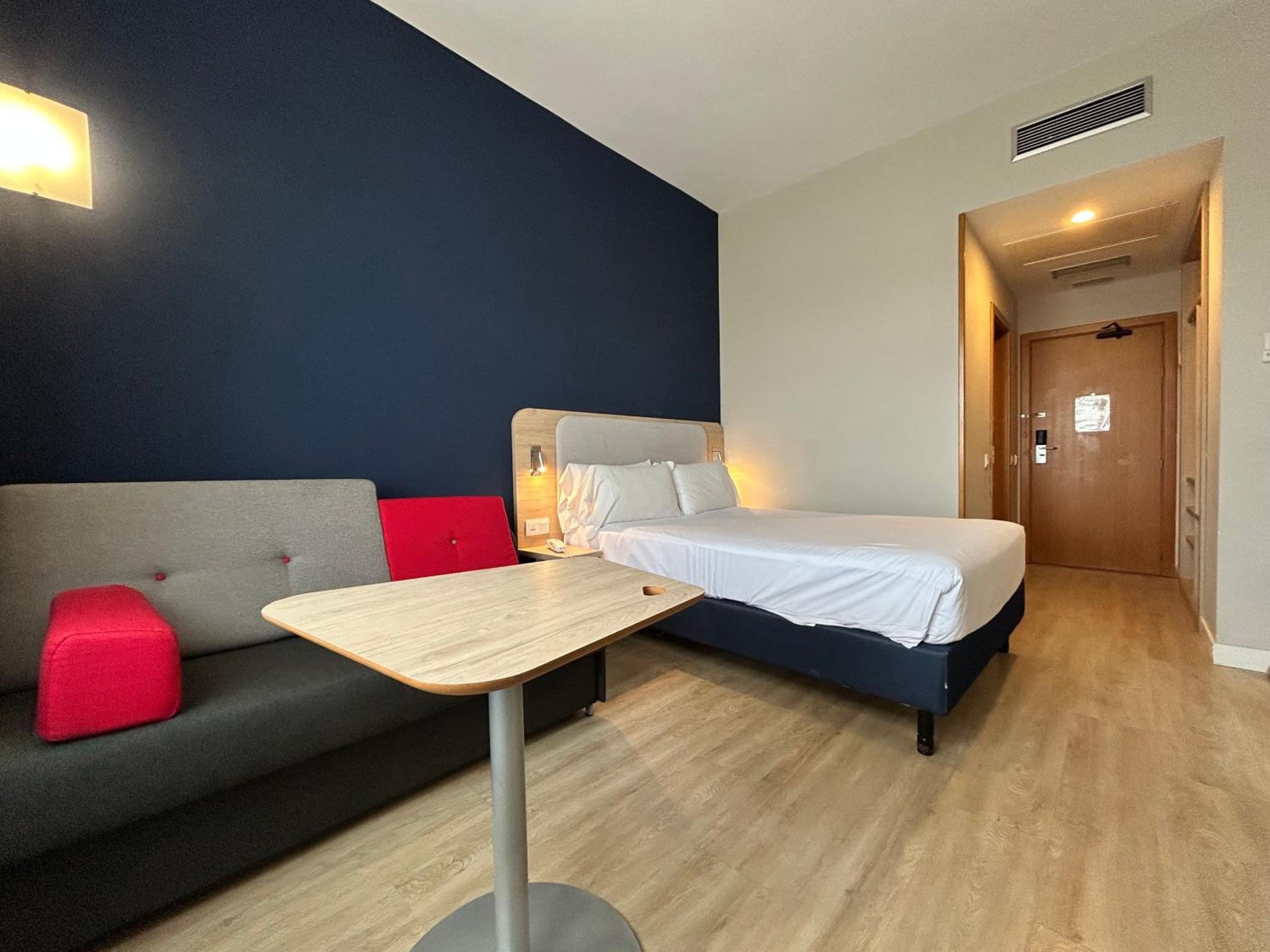Standard Double Room with Sofa Bed - Photo 4