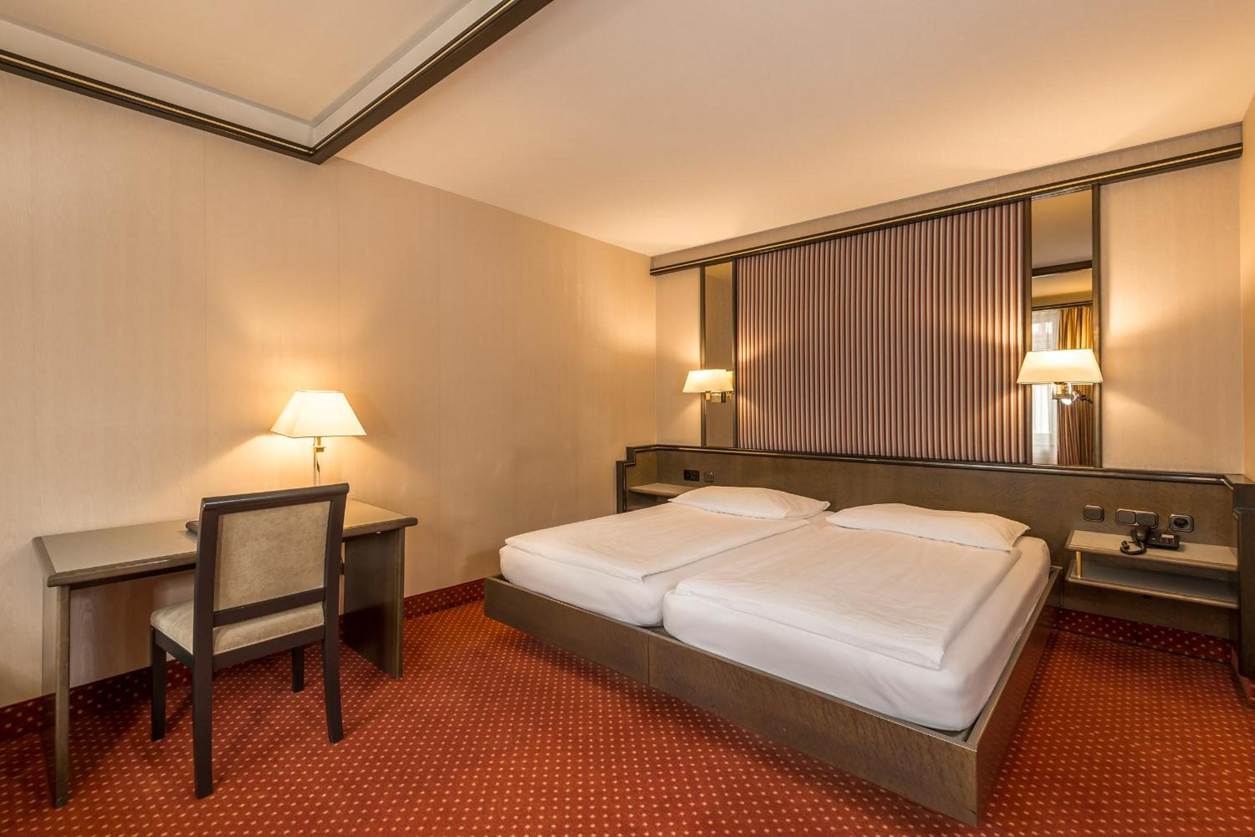 Double Room - Photo 7