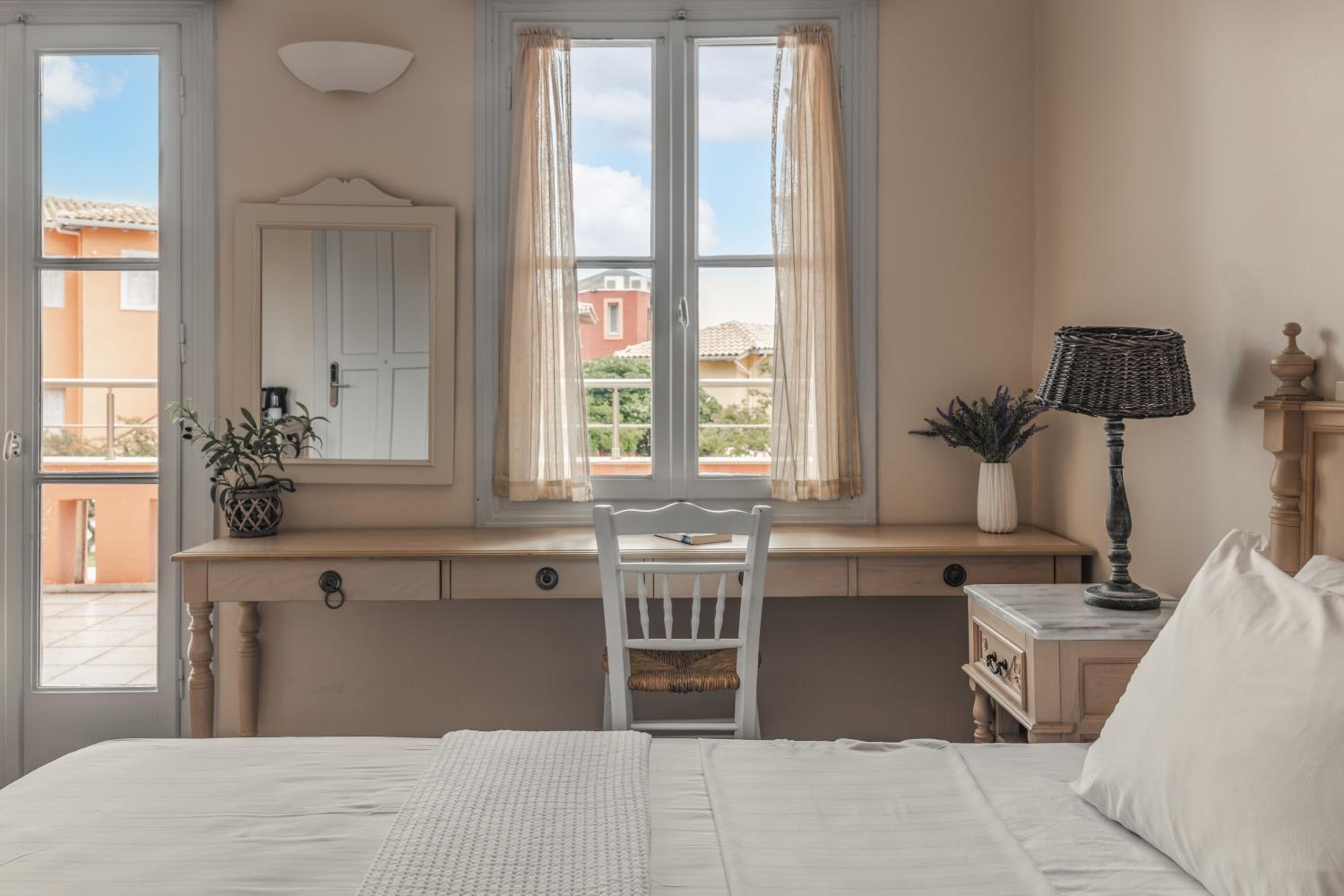 Classic Double Room with Garden View
