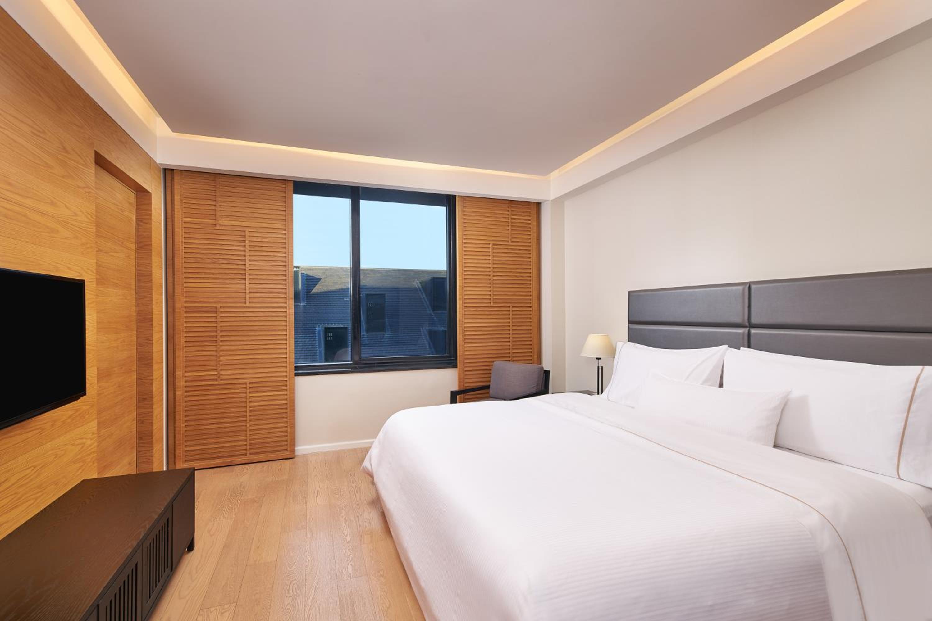 Duplex Suite, 3 Bedroom Bi-level Suite