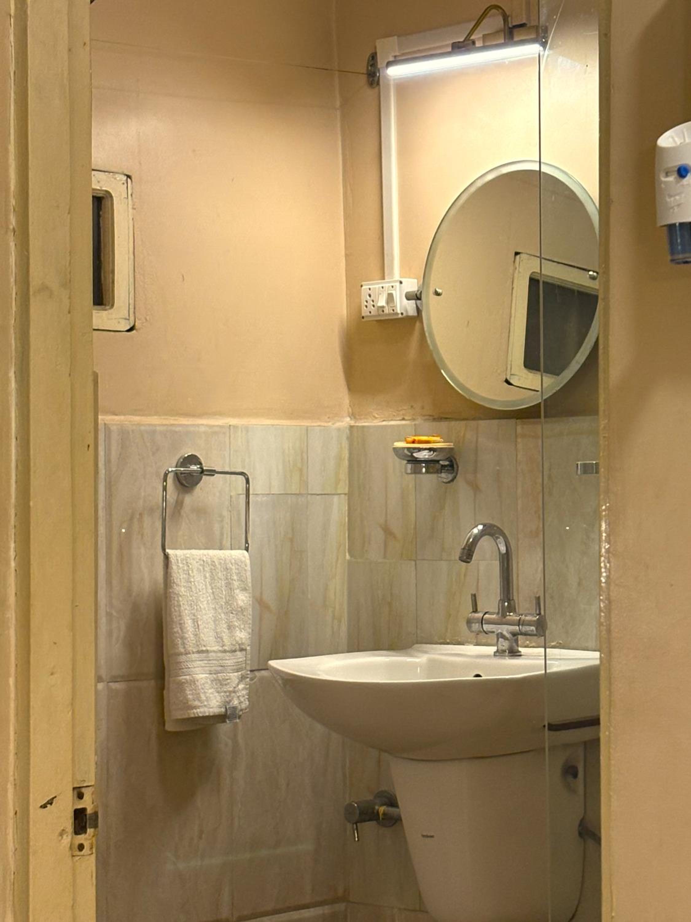 Budget Double Room photo 2