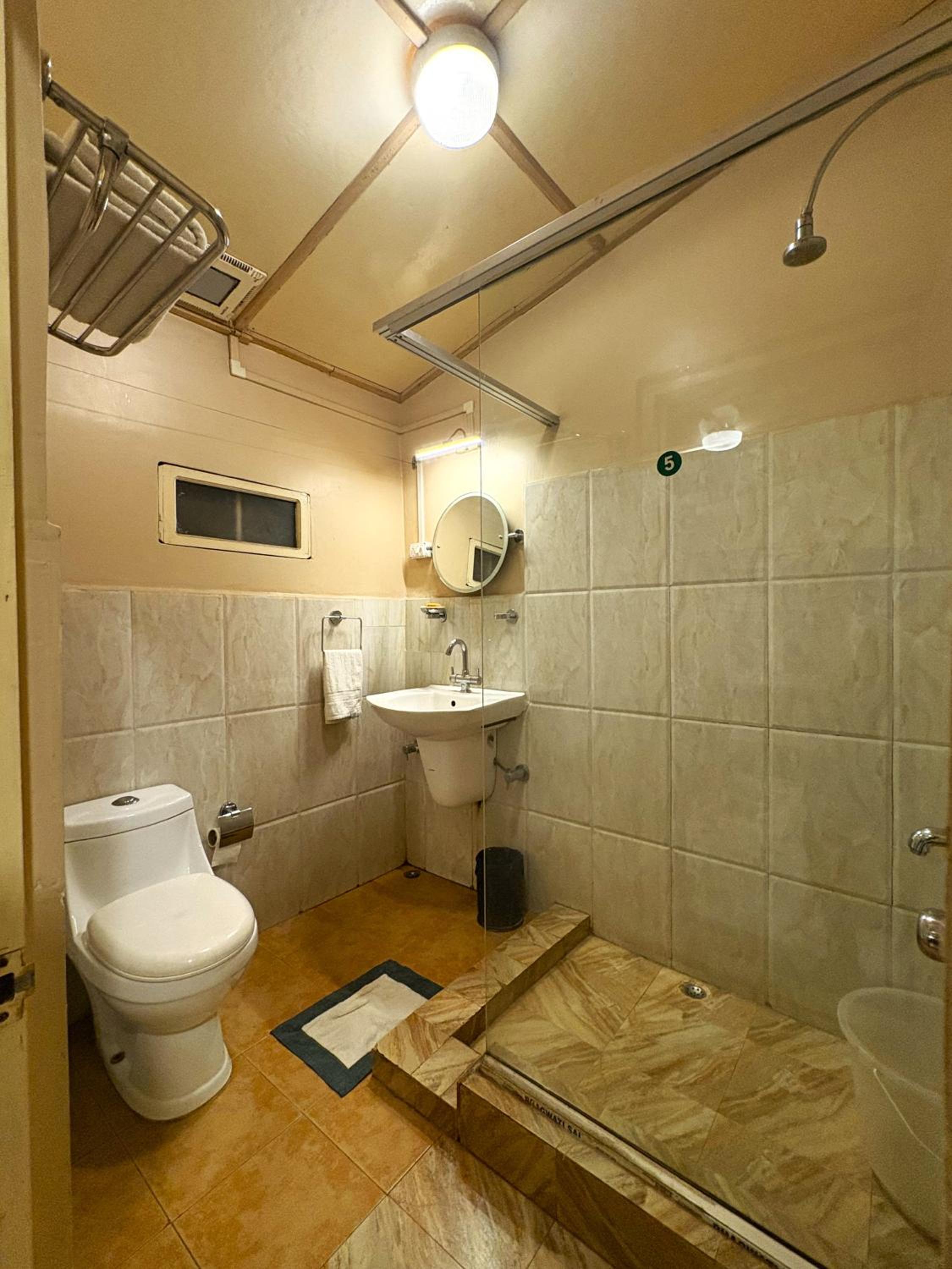 Budget Double Room photo 3