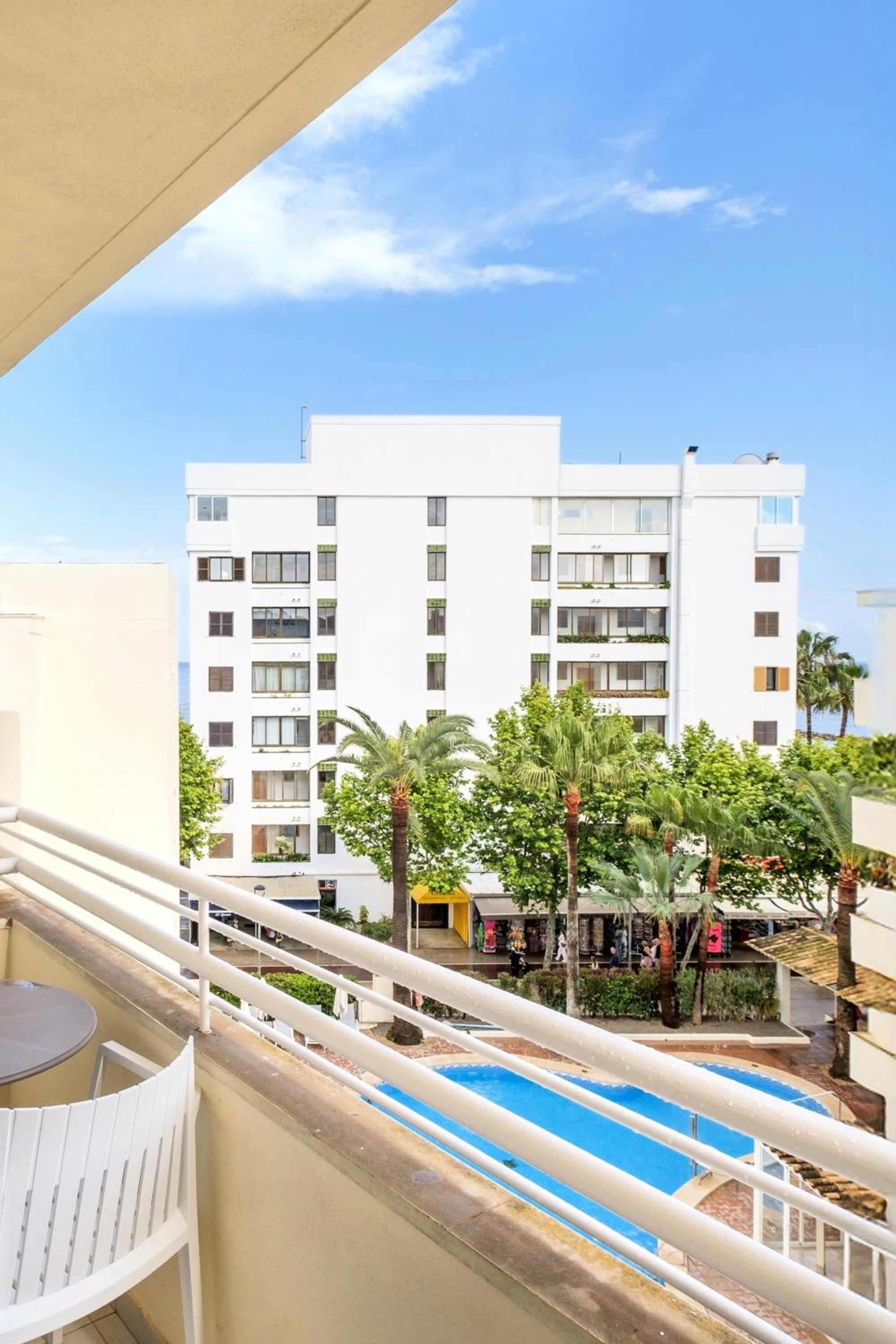 Apartment with Pool View  - Photo 6