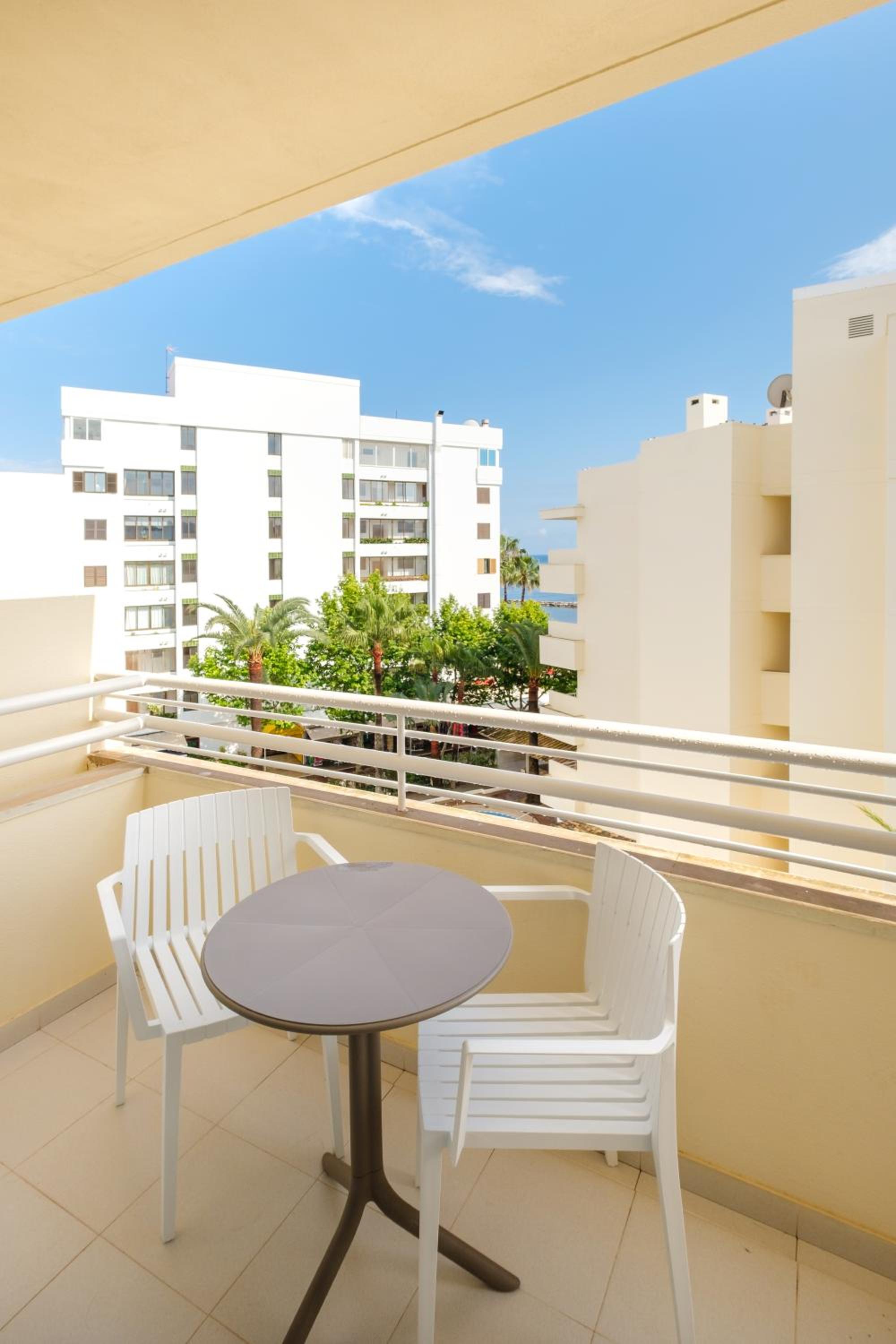 Apartment with Pool View  - Photo 4