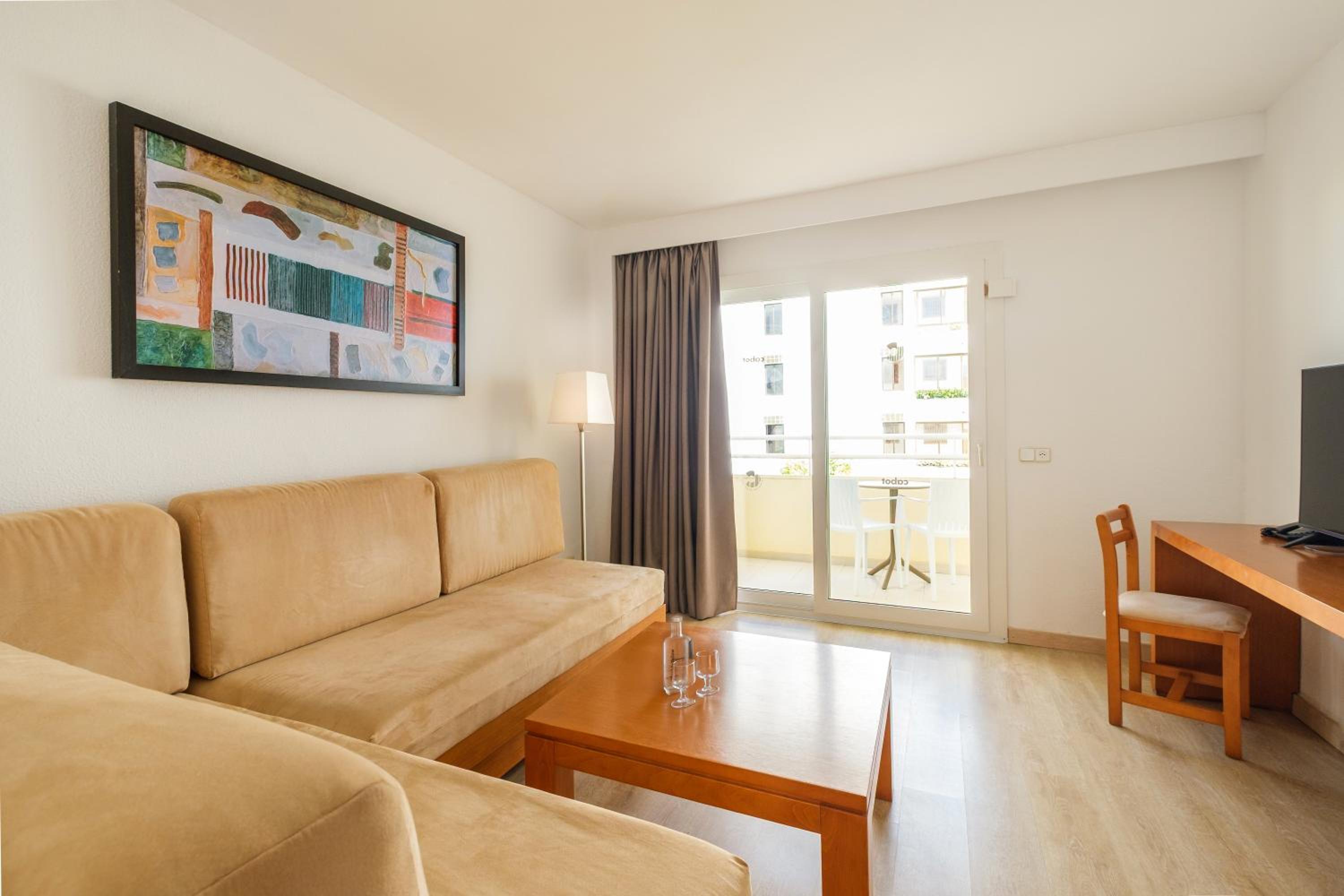 Apartment with Pool View  - Photo 2