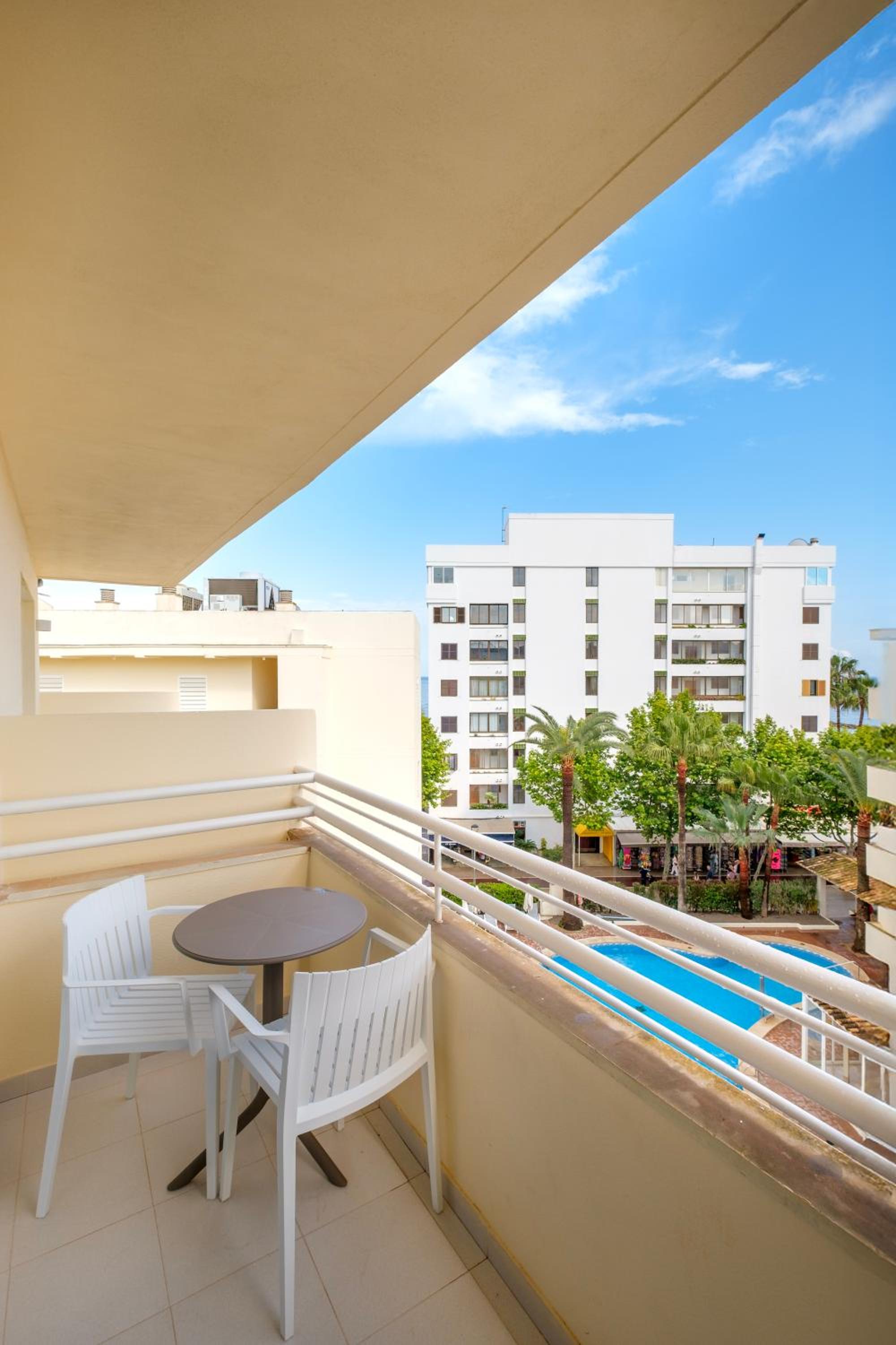 Apartment with Pool View  - Photo 5