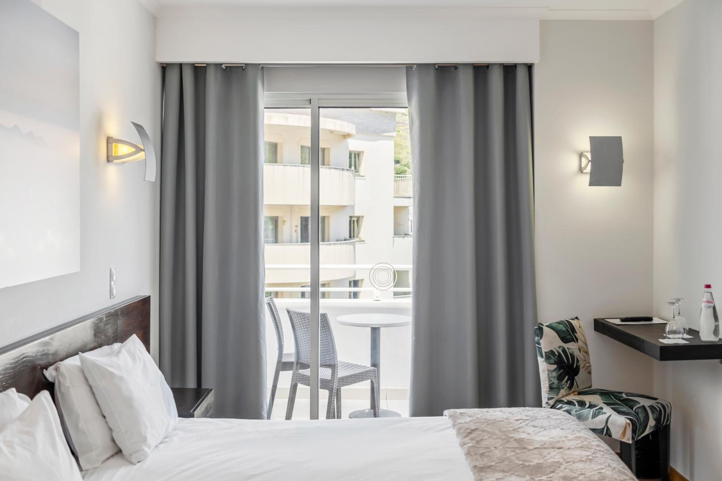 Double Room - Photo 8