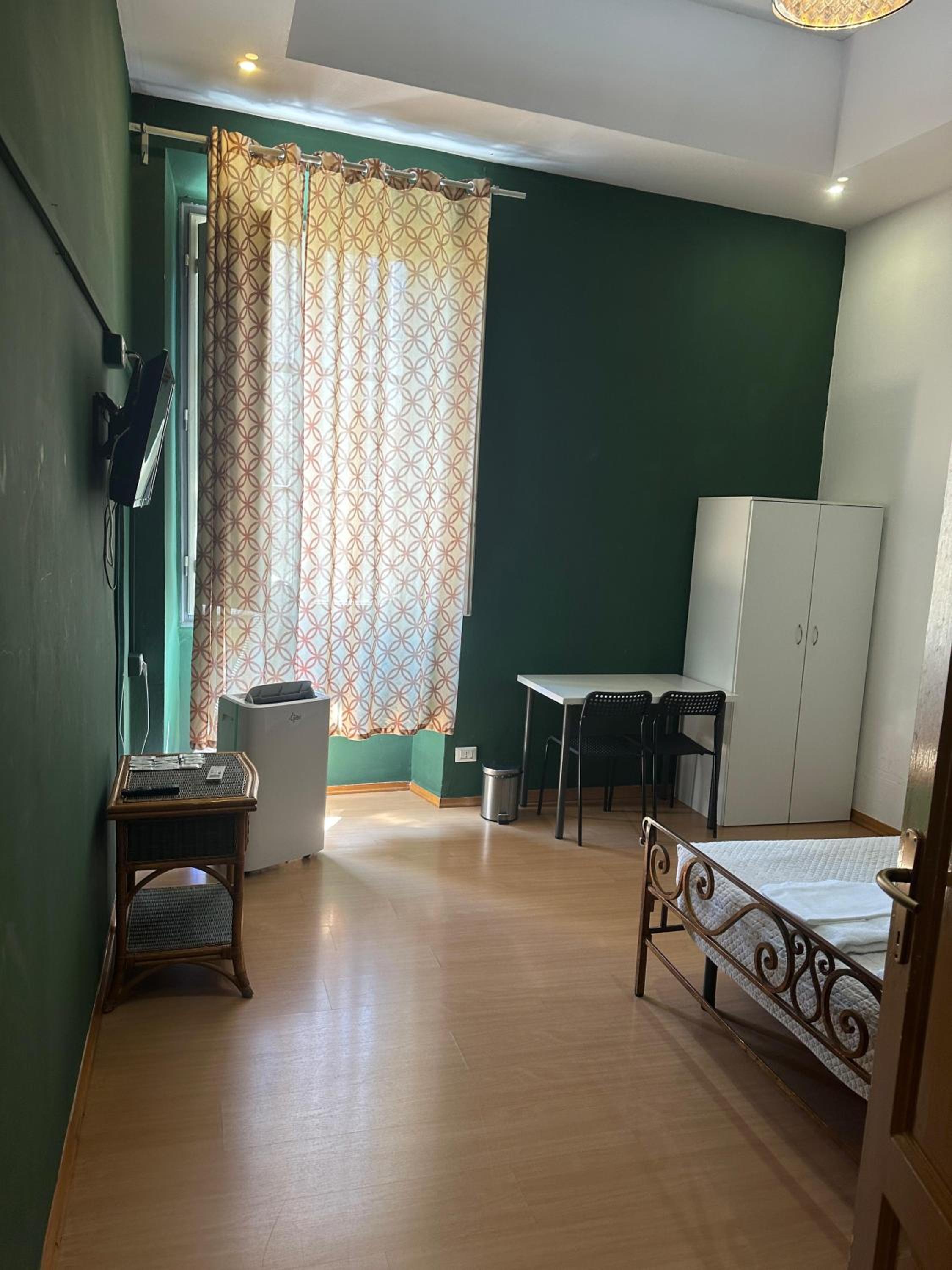 Double Room with Shared Bathroom photo 2
