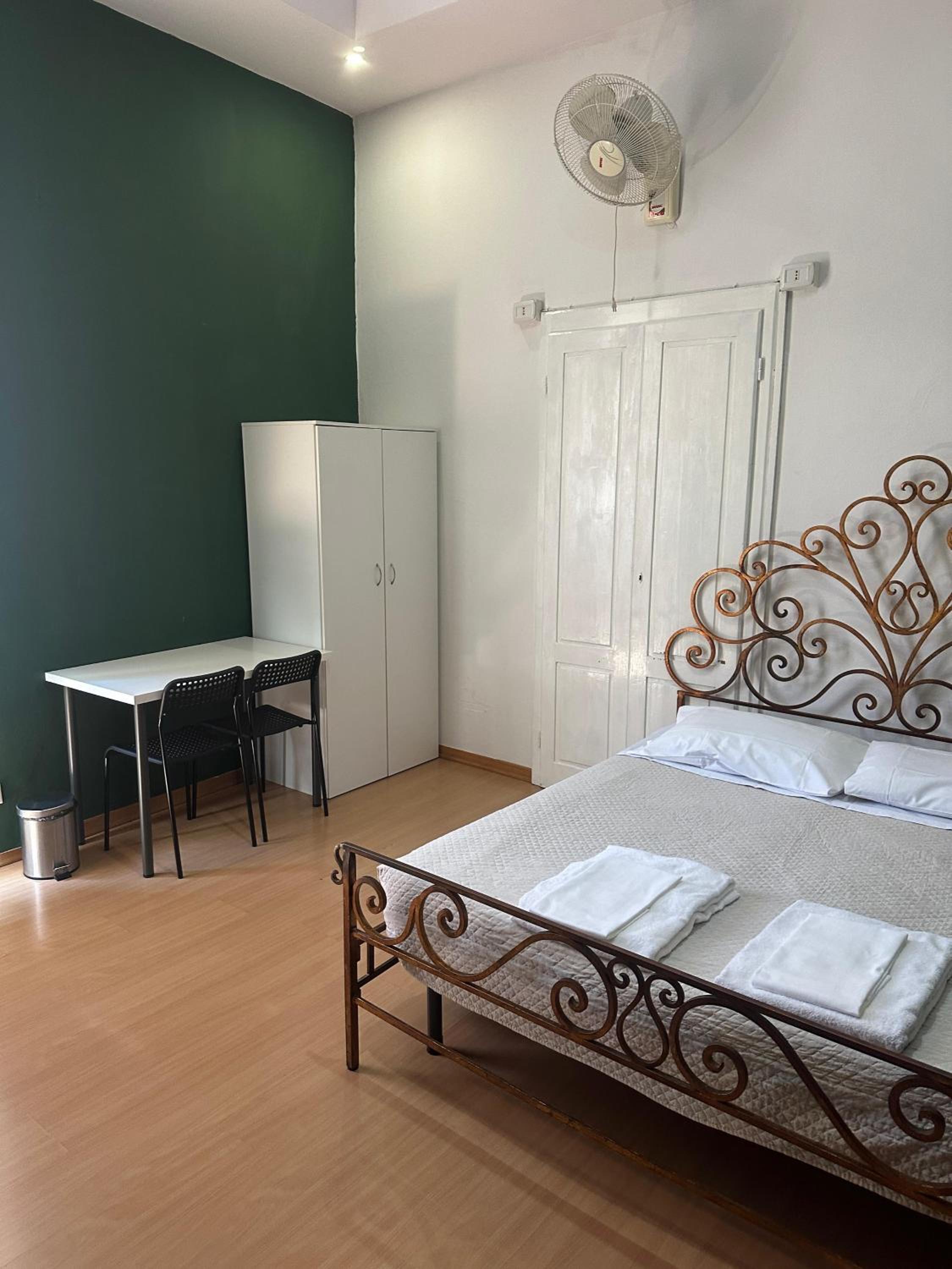 Double Room with Shared Bathroom photo 3