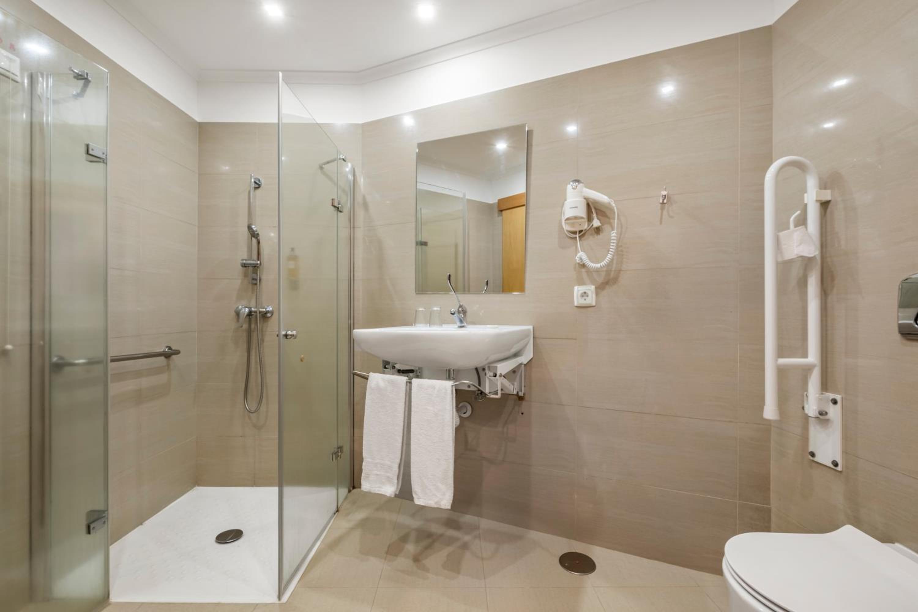 Double Room - Photo 5