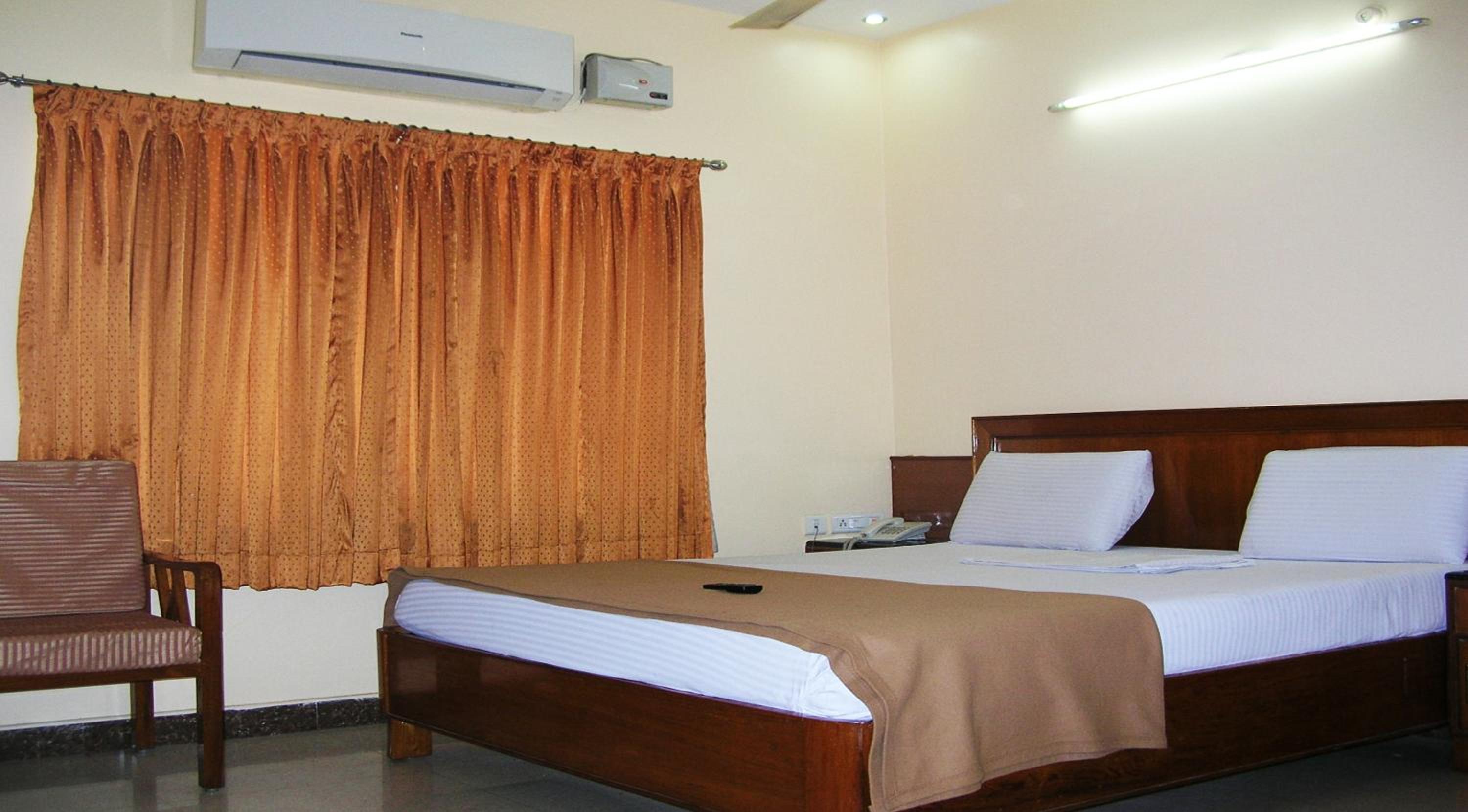 Deluxe Double Room (2 Adults + 1 Child)