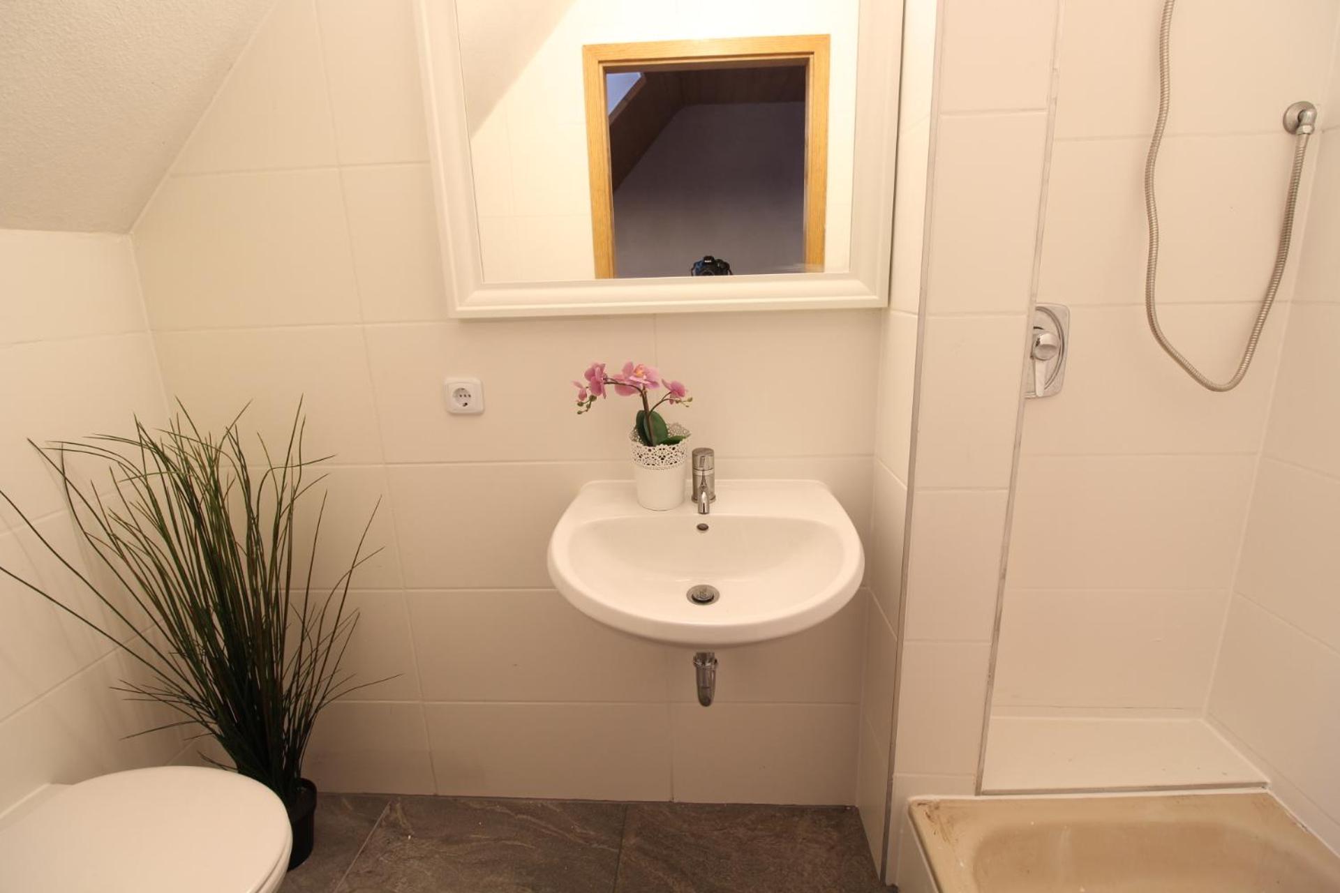 Family Room with Private Bathroom photo 2