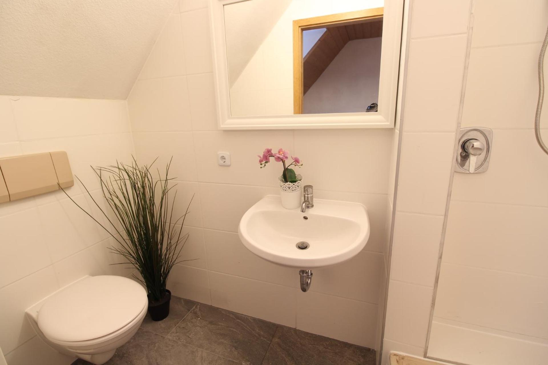 Family Room with Private Bathroom photo 3