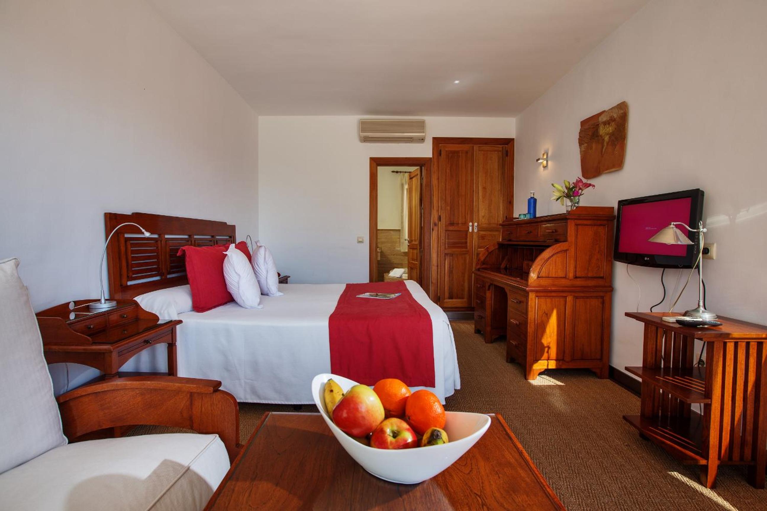 Double Room with  Hydromassage Bath. photo 3