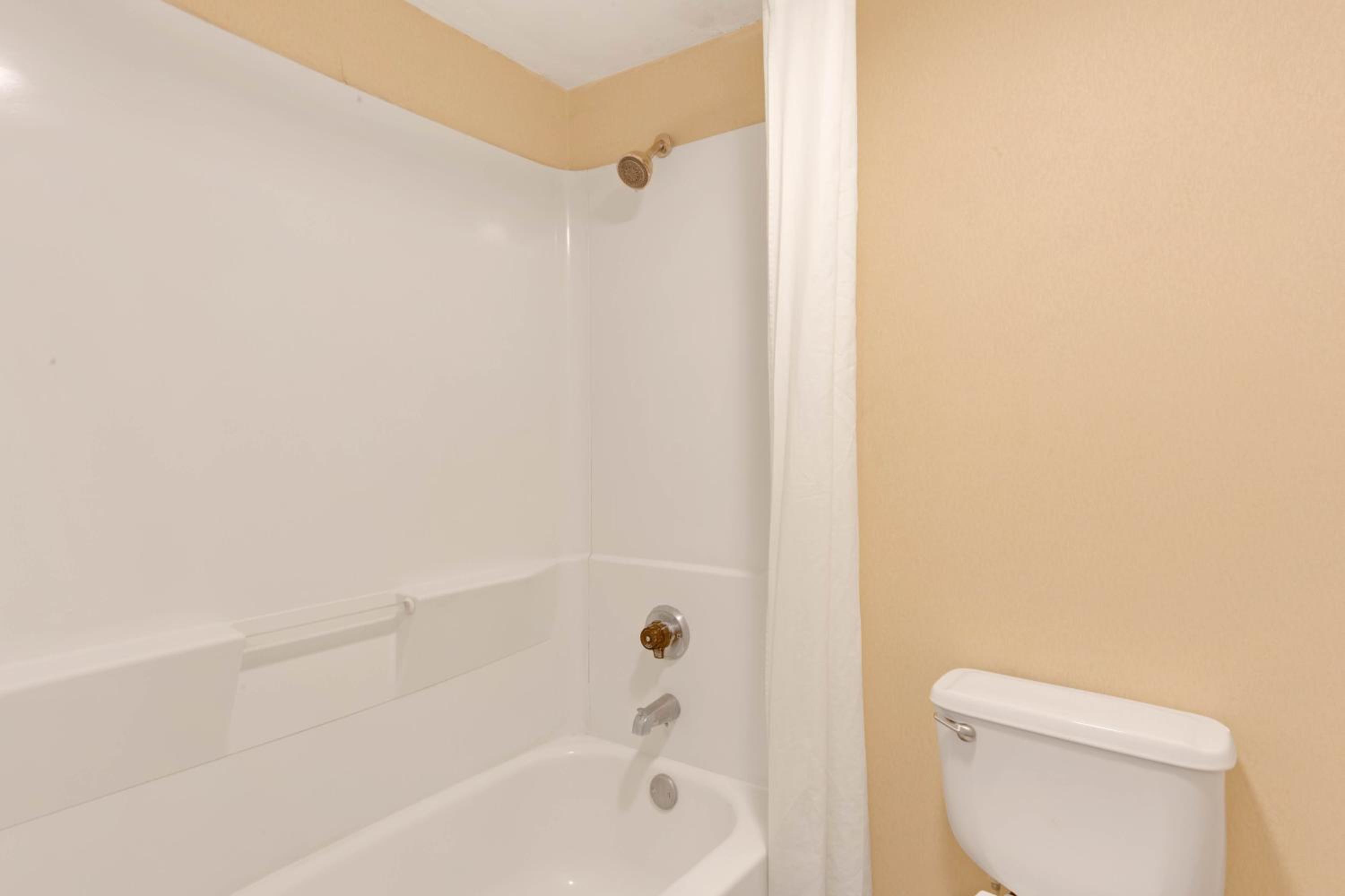 King Room - Non-Smoking - Photo 4