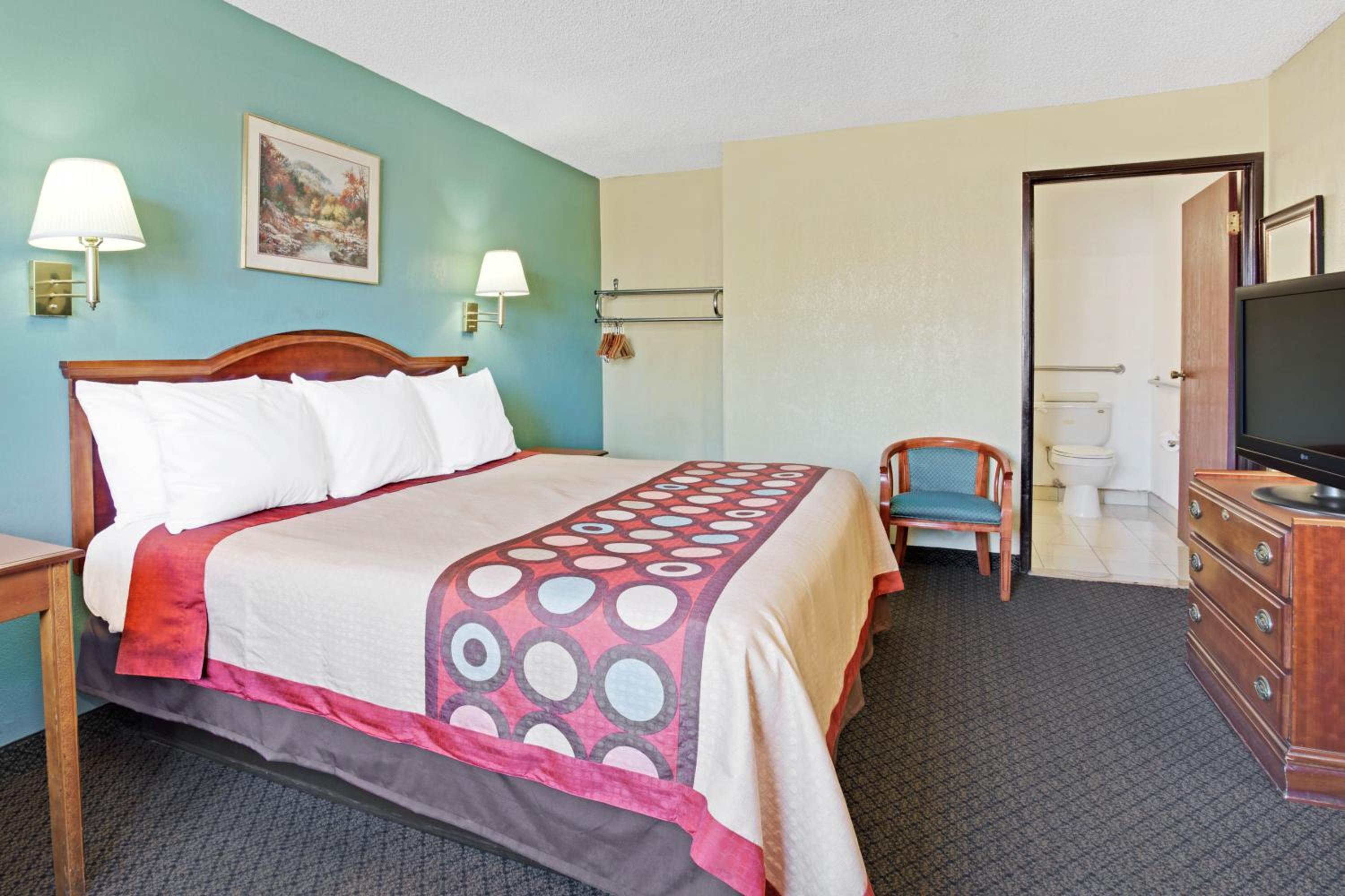 King Room - Non-Smoking - Photo 2