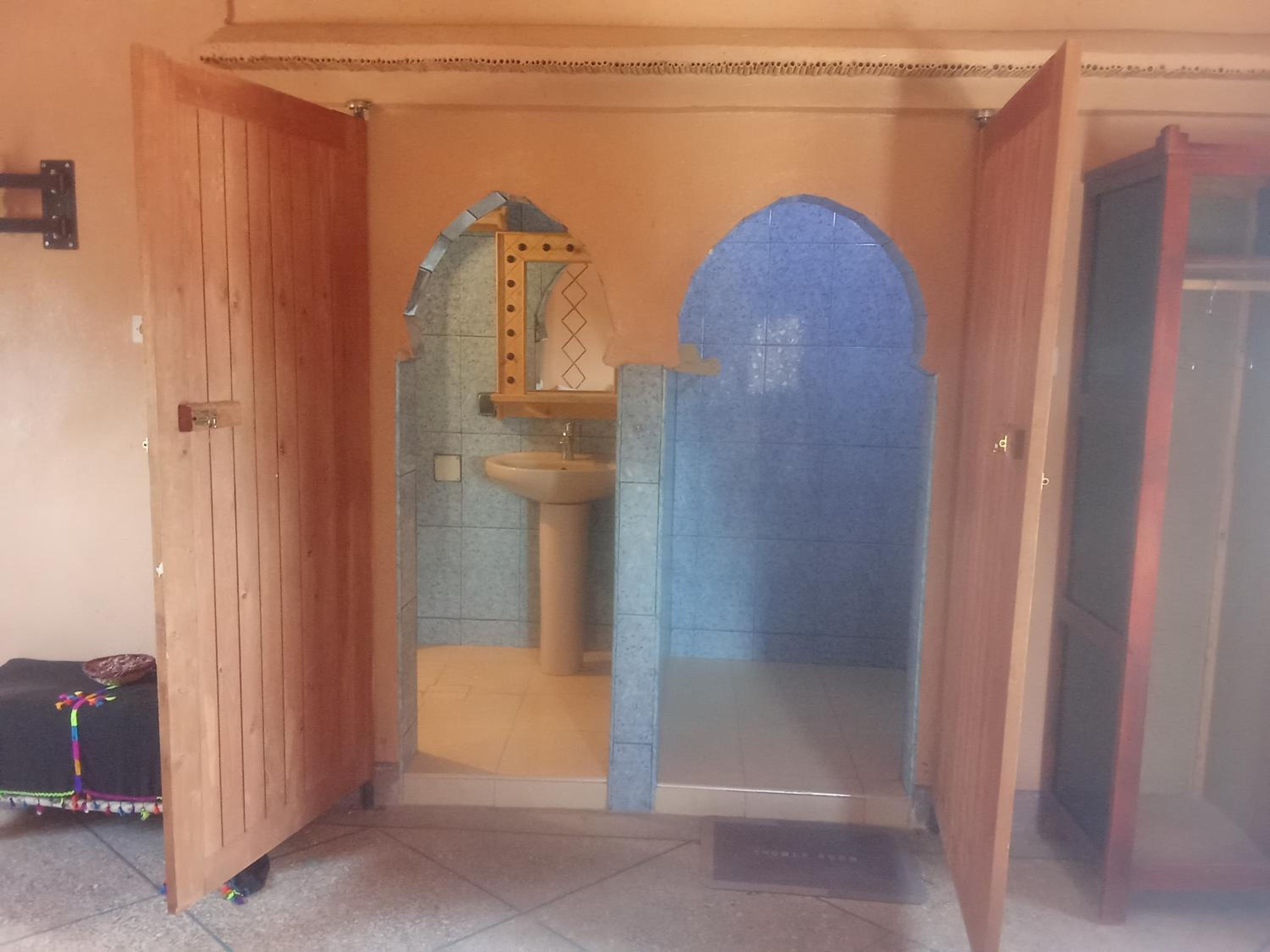 Family Room with Private Bathroom - Photo 14
