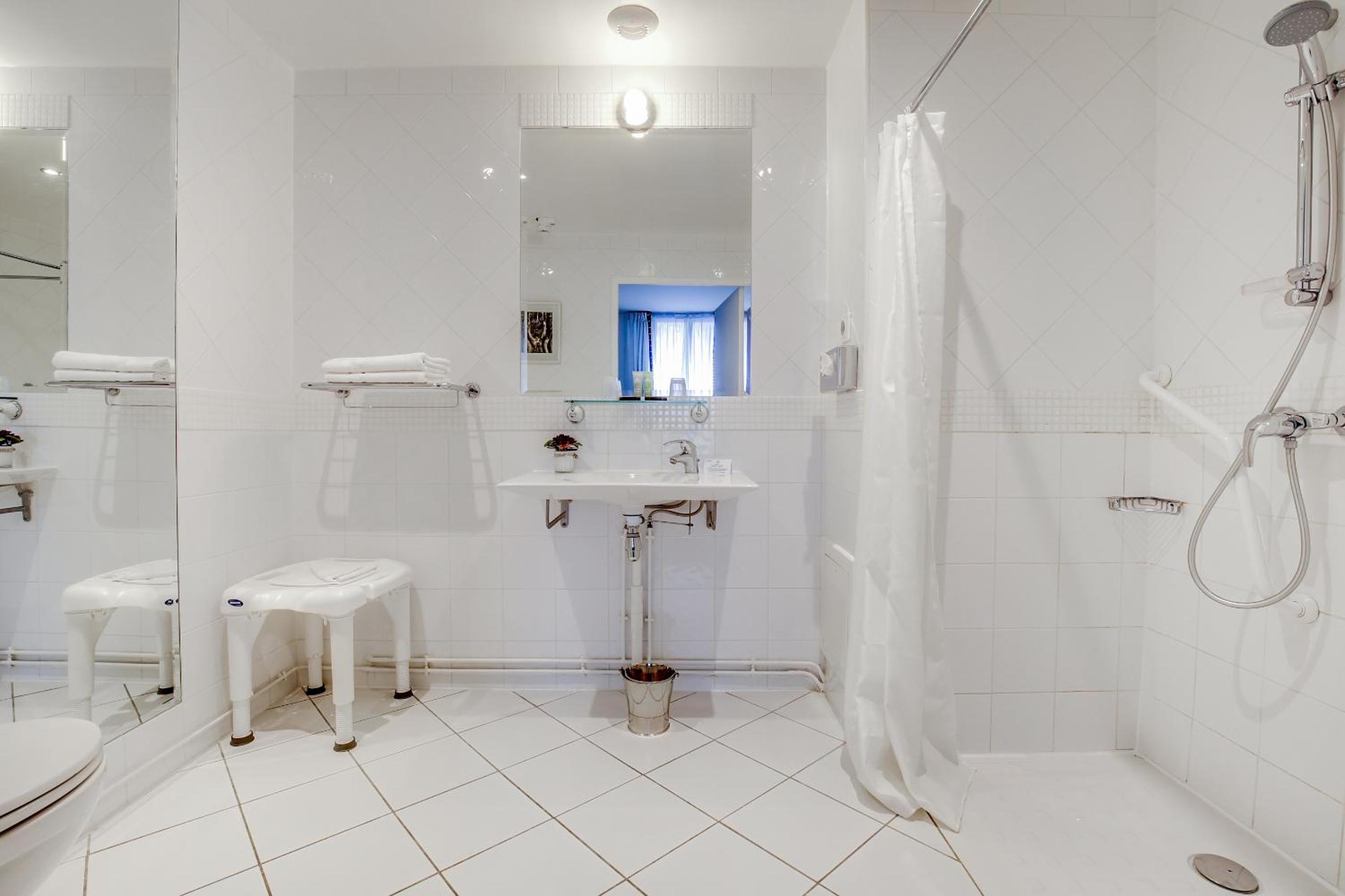 Twin Room - Disability Access thumbnail 5
