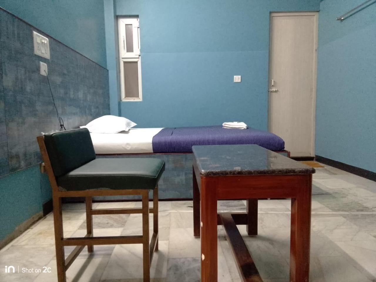 Deluxe Double Room (2 Adults + 1 Child)